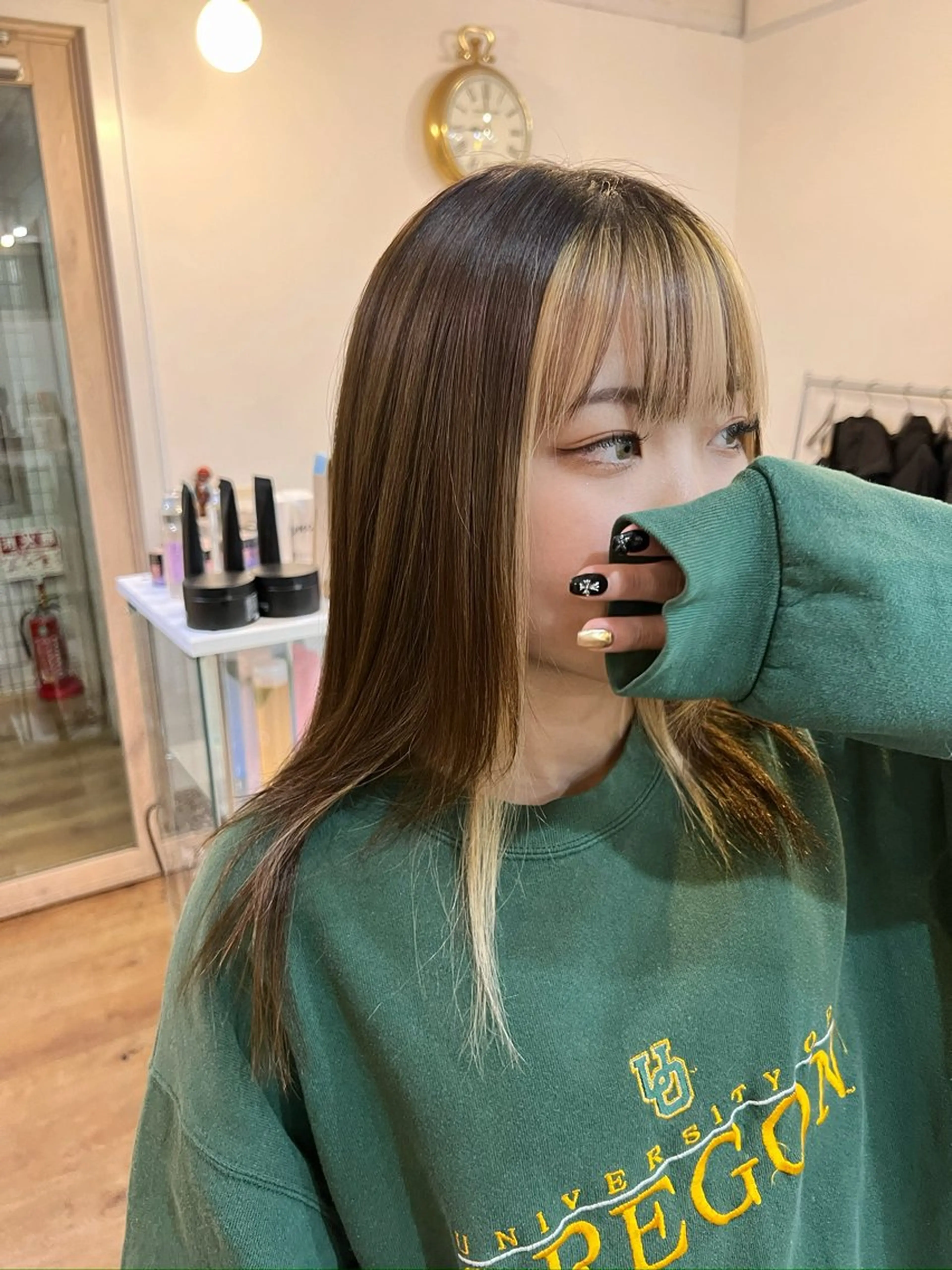 セミロング カラー 抜きっぱなしブロンド 瀬尾 拓充のヘアスタイル