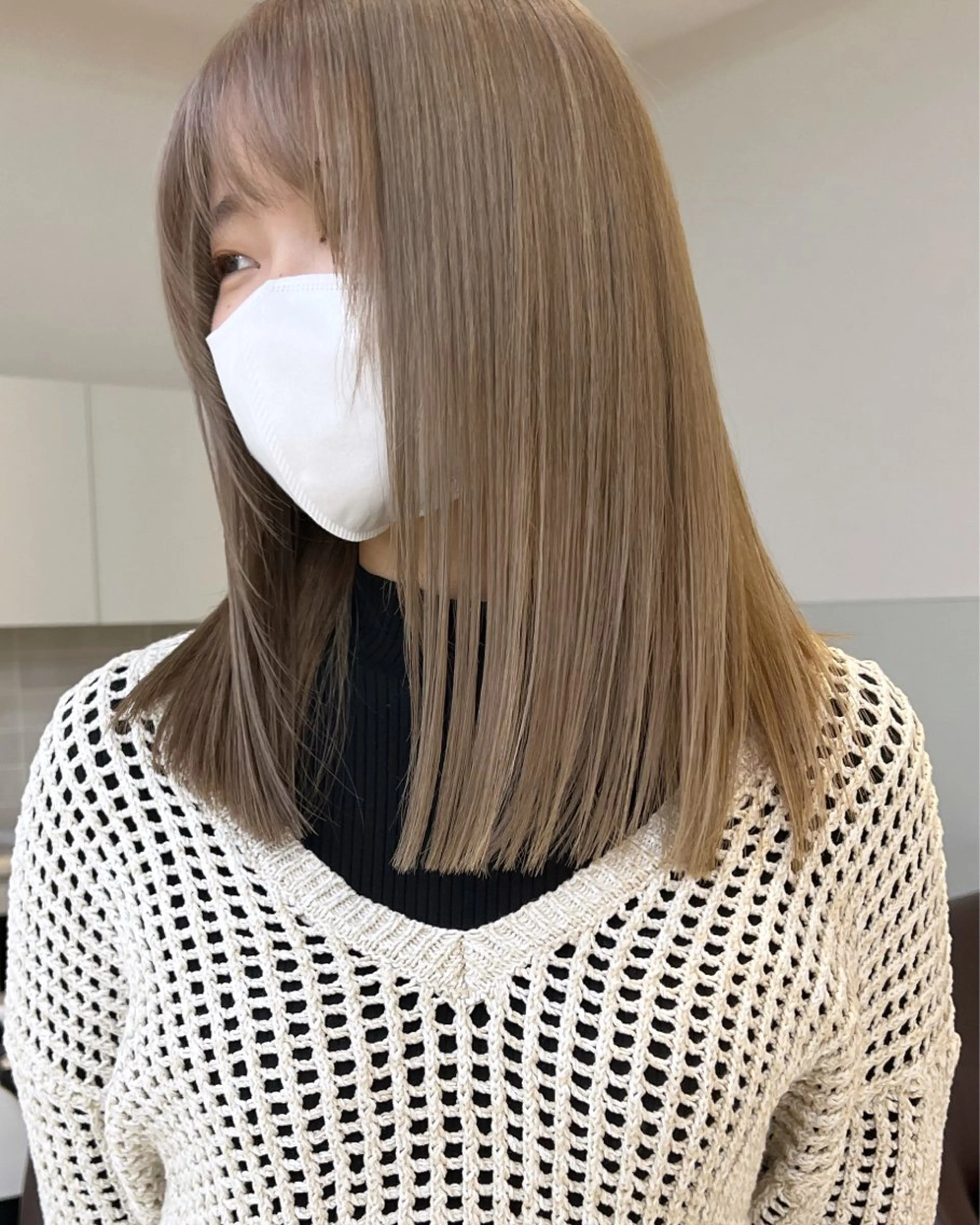 ミディアム カラー ミディアムパーマ ダブルカラー インナーカラー くびれヘア 斜めバング ヘアカラー トリートメント ヘアセット ニュアンスレイヤー ハイトーンカラーのヘアスタイル