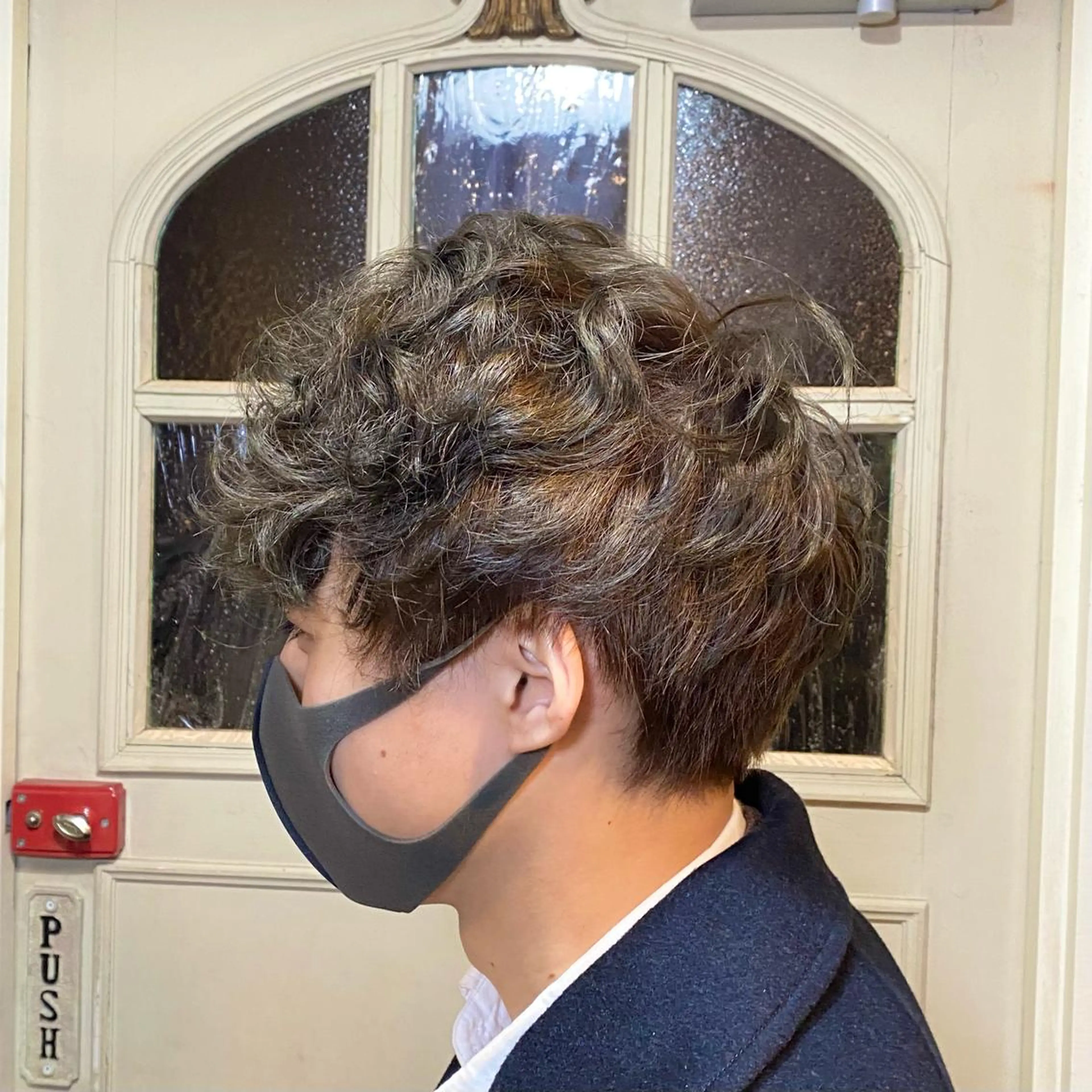 ミディアム パーマ メンズ ミディアムパーマ メンズブリーチ マッシュ メンズパーマ カット パーマ ヘッドスパ BRITS 渡辺 菜々子のヘアスタイル