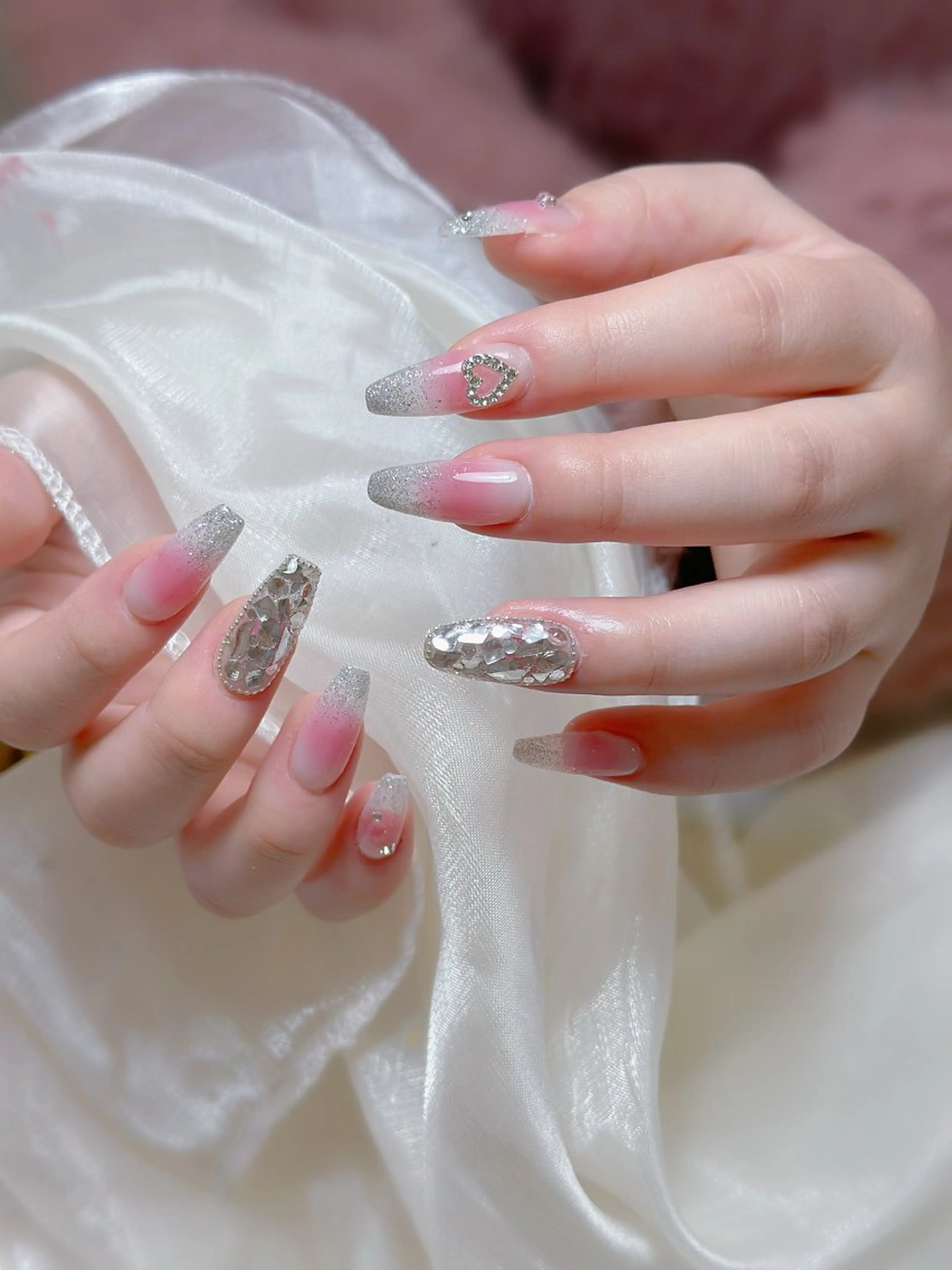 ネイル チークネイル 持ち込み ハンドネイル Maggie nailクロのネイルデザイン