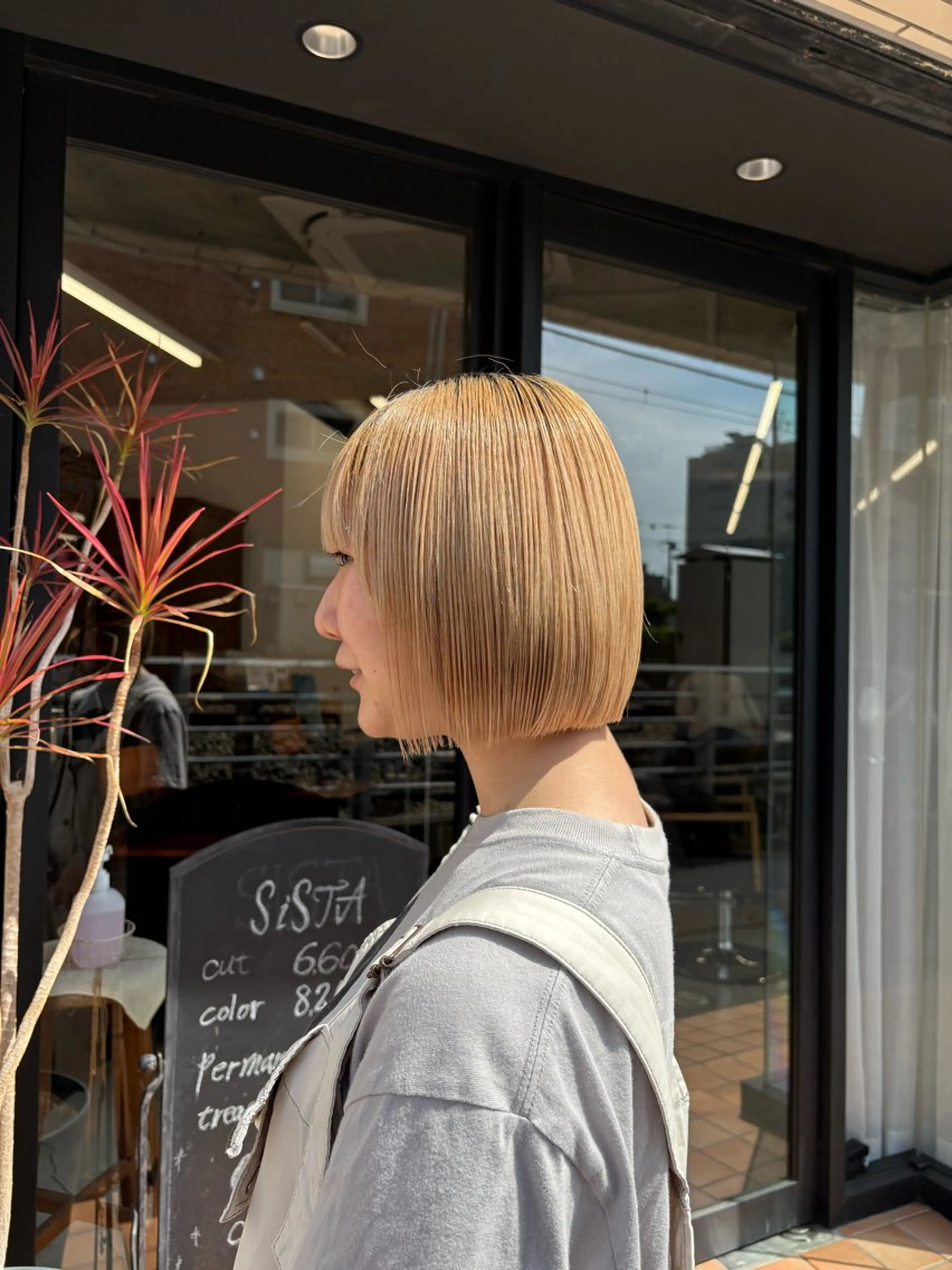 ミディアム 切りっぱなしボブ ボブ SiSTA 自由が丘所属・自由ヶ丘 ボブ/ショートのヘアスタイル