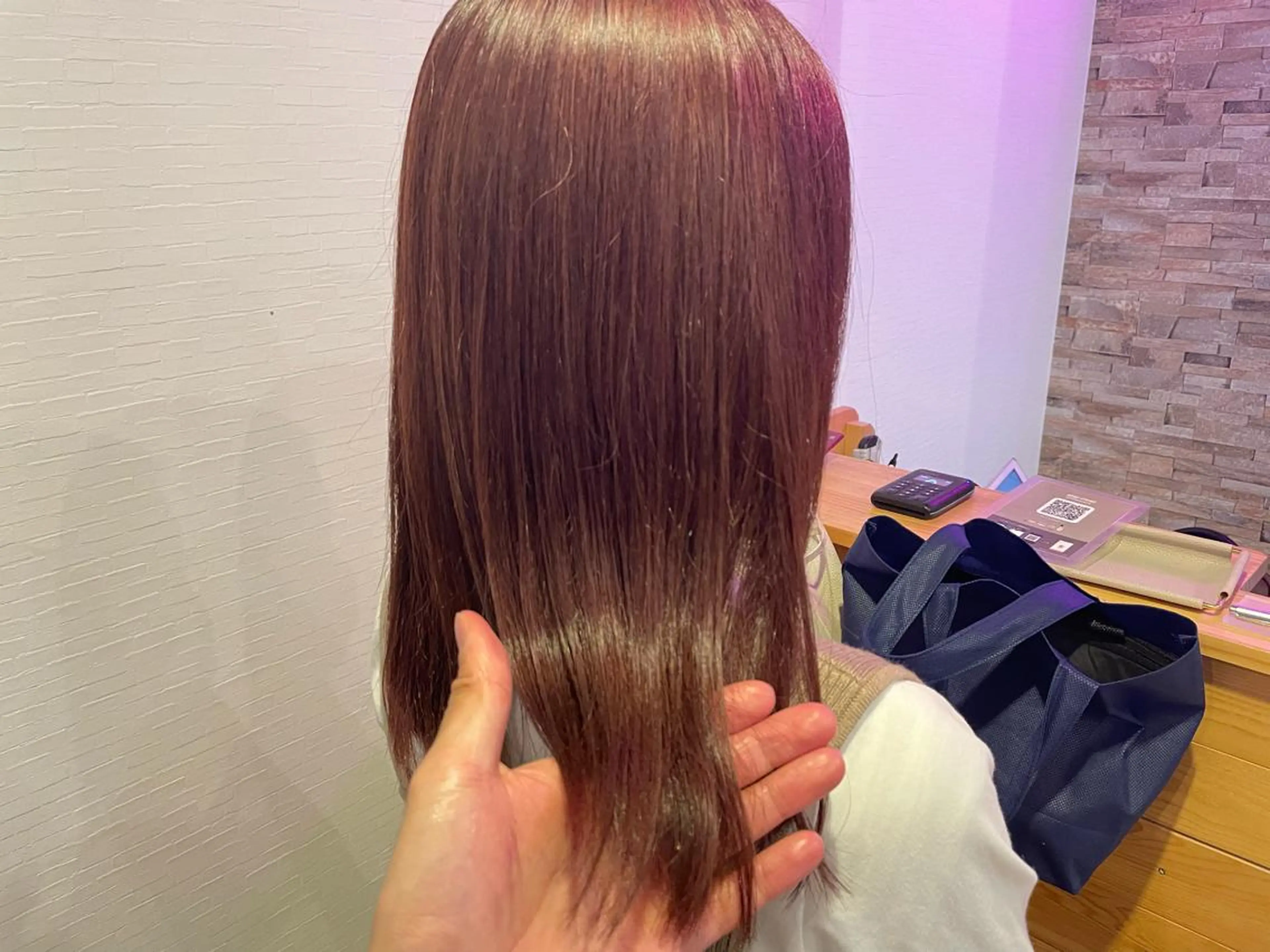 セミロング SALOWIN心斎橋Suite店所属・ブリーチ毛にもできる 縮毛矯正|鷹司郎のヘアスタイル