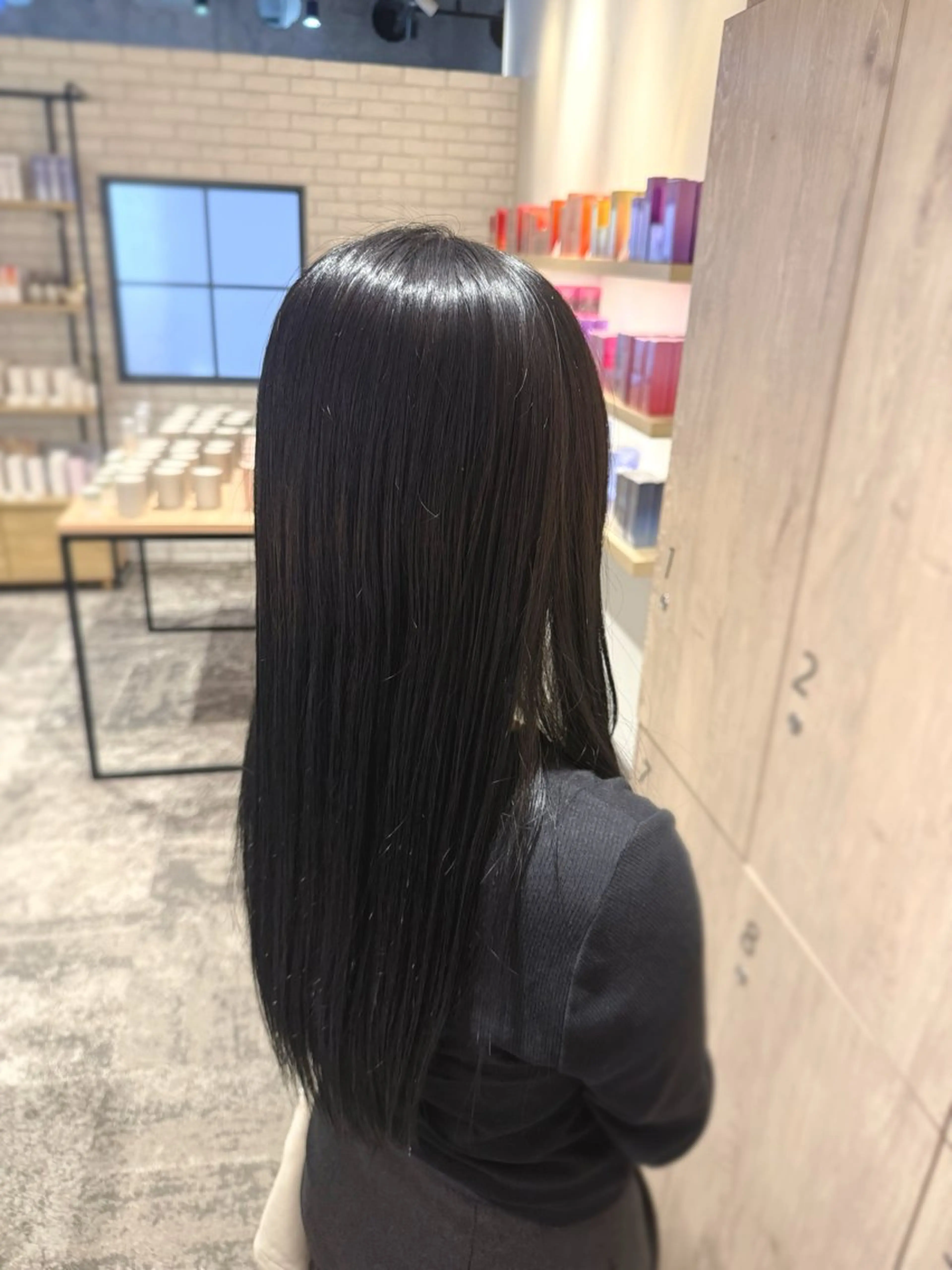 ロング カラー 黒髪 ブリーチ ヘアカラー HETTU所属・戸田 美蘭のヘアスタイル