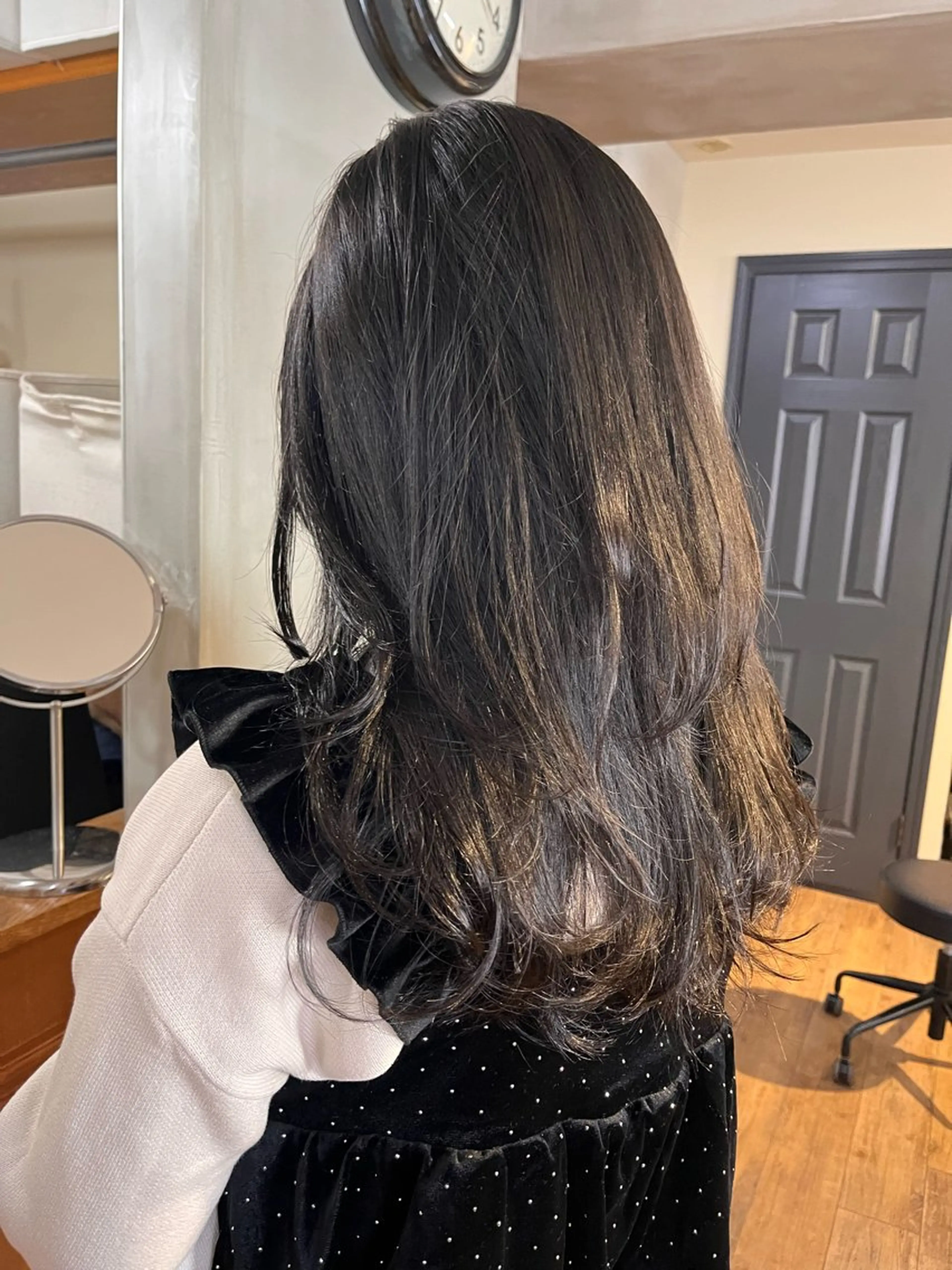 セミロング カラー レイヤーカット カット ヘアカラー 上川 美幸のヘアスタイル