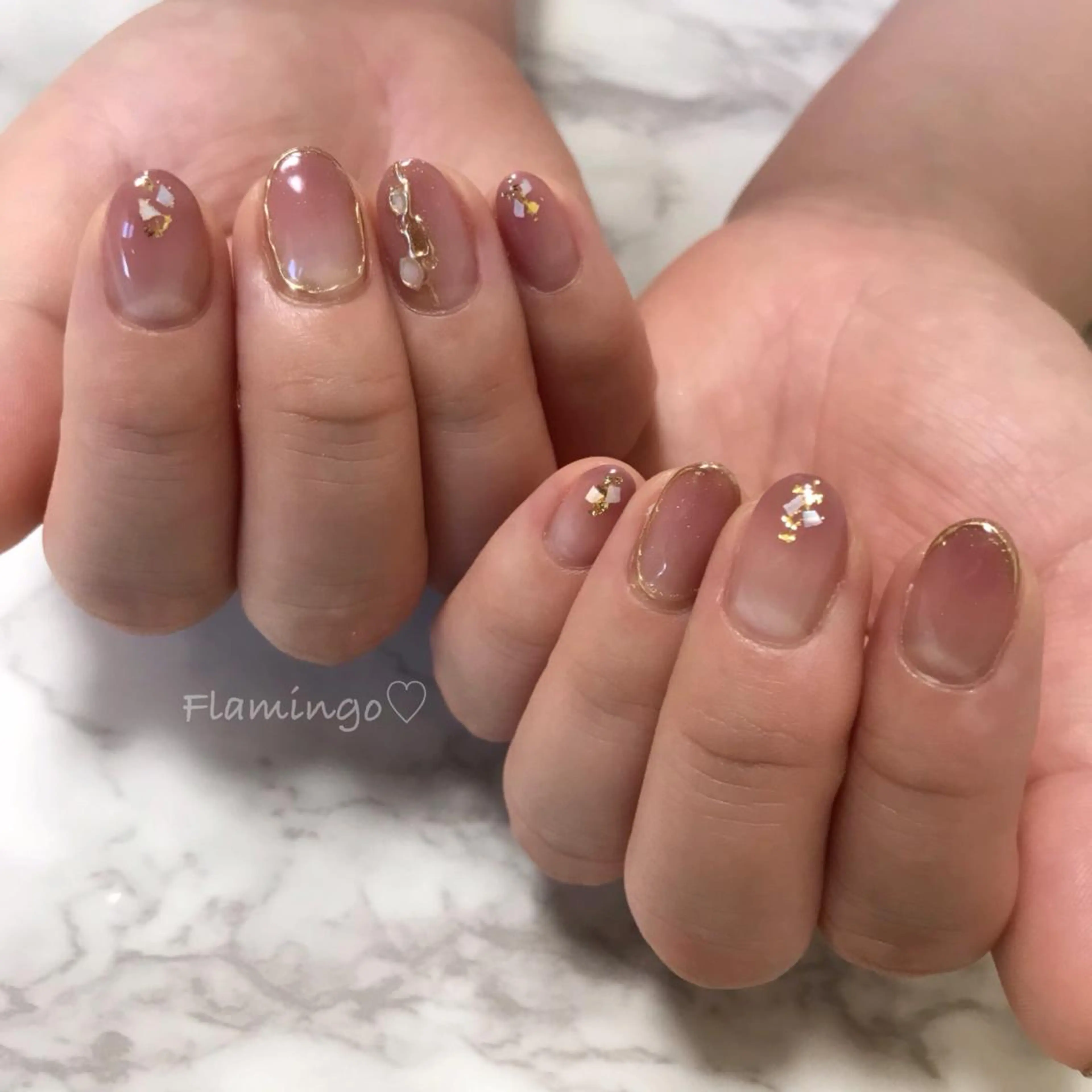 ネイル グラデーション ミラーネイル ニュアンスネイル オフィスネイル ピンク シンプル／上品／爪育 ☺︎Flamingoのネイルデザイン