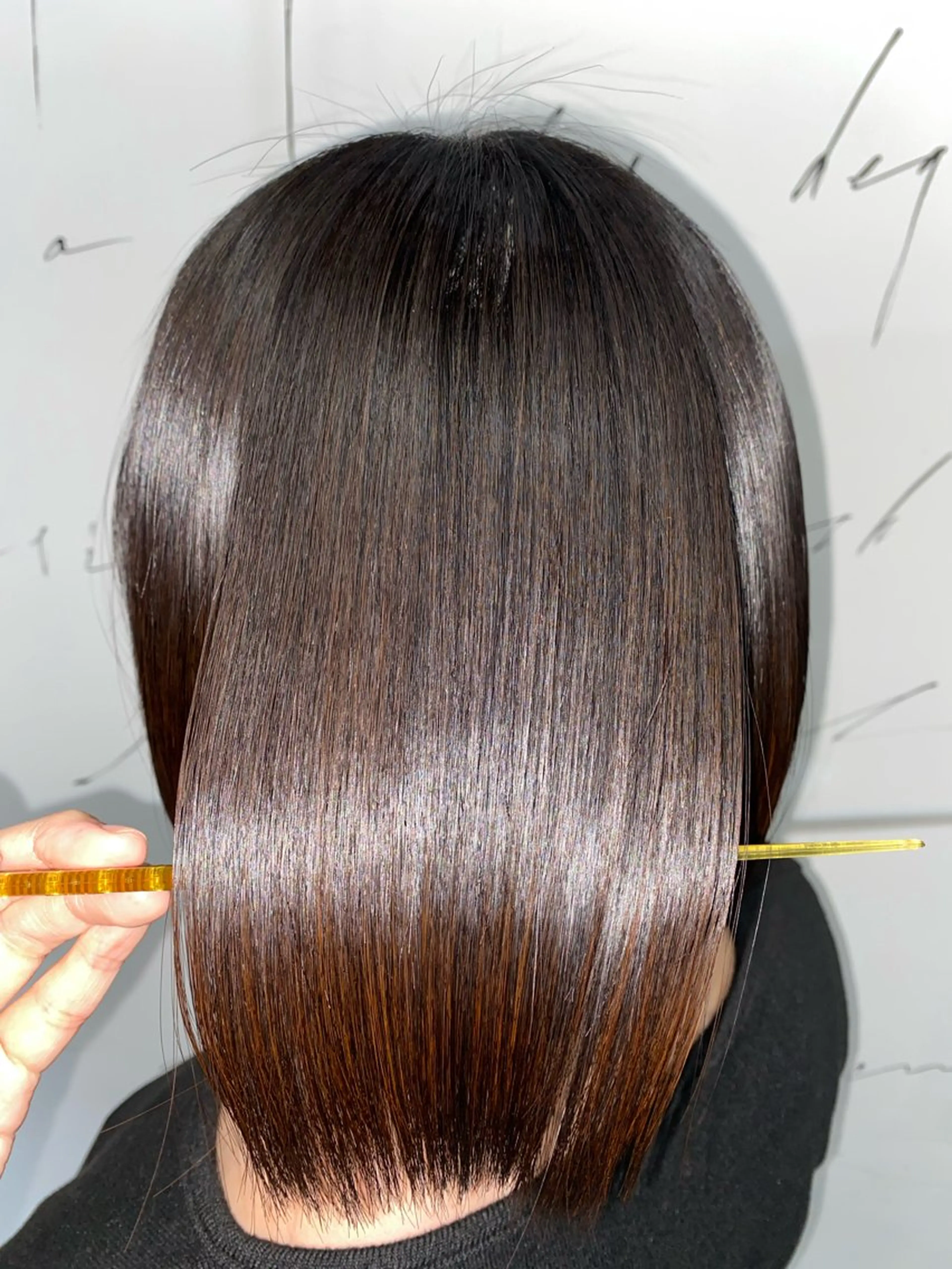 ミディアム ボブ 佐藤 綾香のヘアスタイル