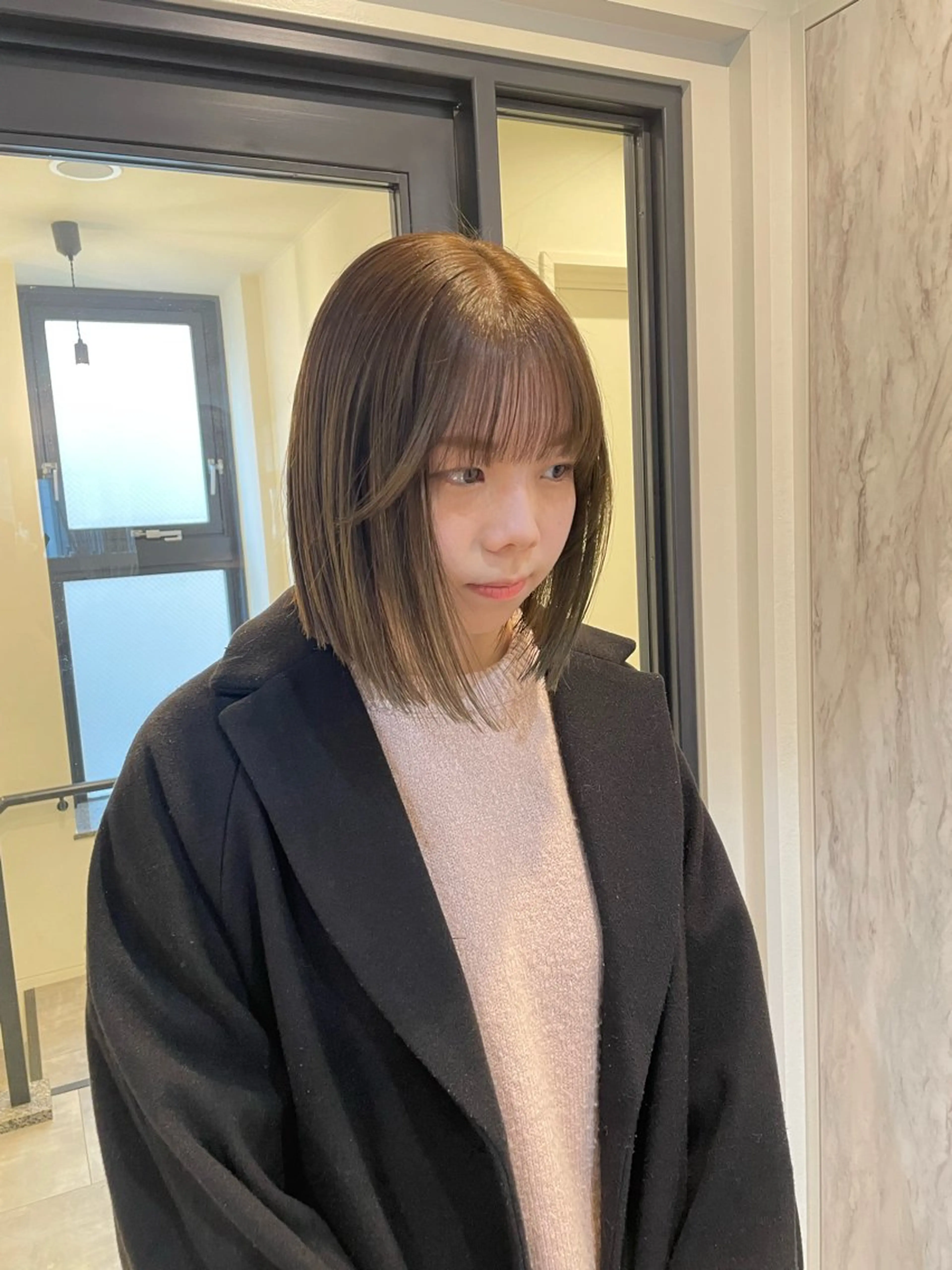 ミディアム カラー ベージュカラー ブリーチ ブリーチなしカラー オリーブベージュ カット ヘアカラー トリートメント 渋谷 留菜のヘアスタイル