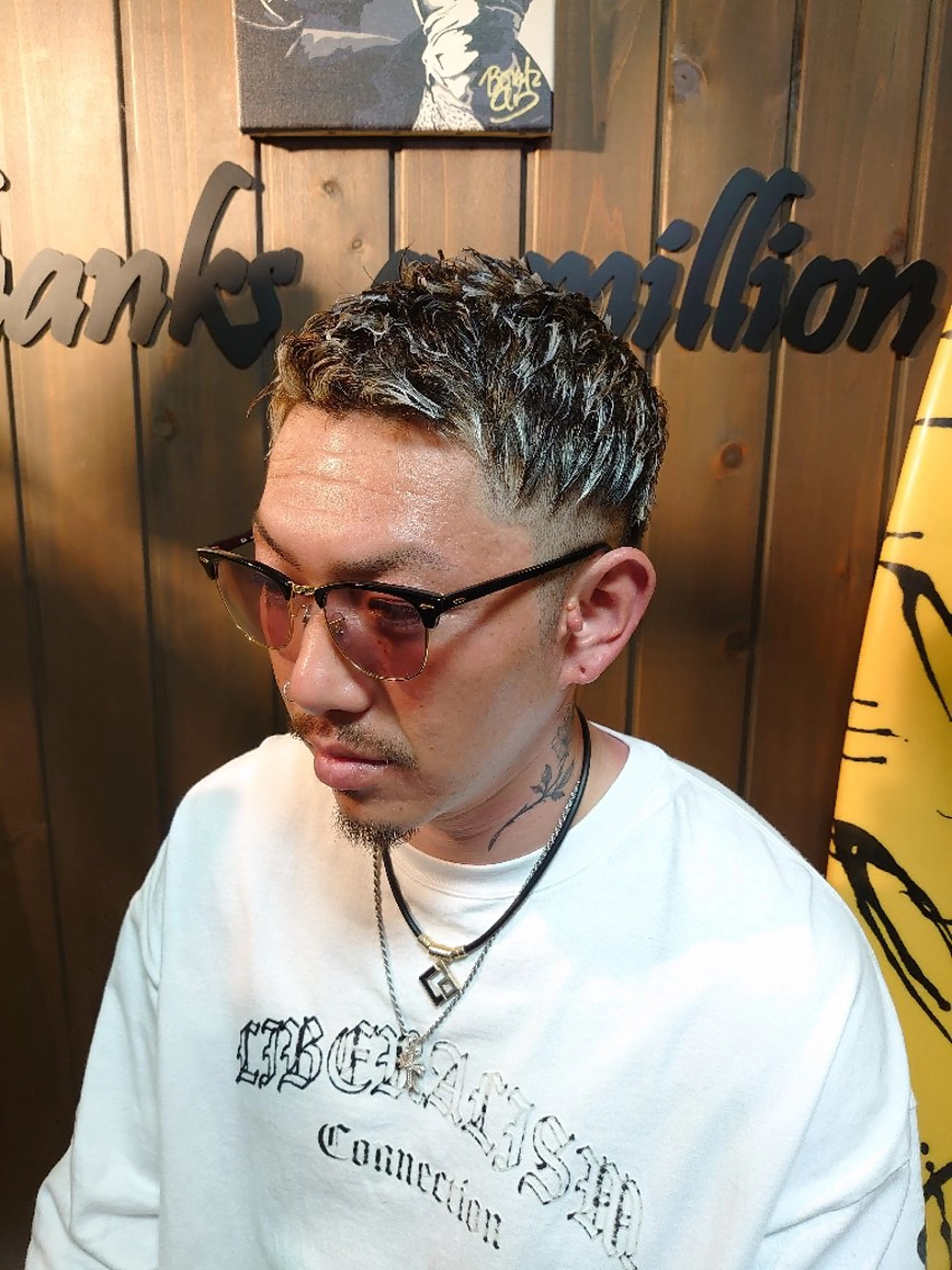 ショート メンズ カラー メンズハイライト ハイライトカラー ハイライト サンフラット所属・岡林 選のヘアスタイル