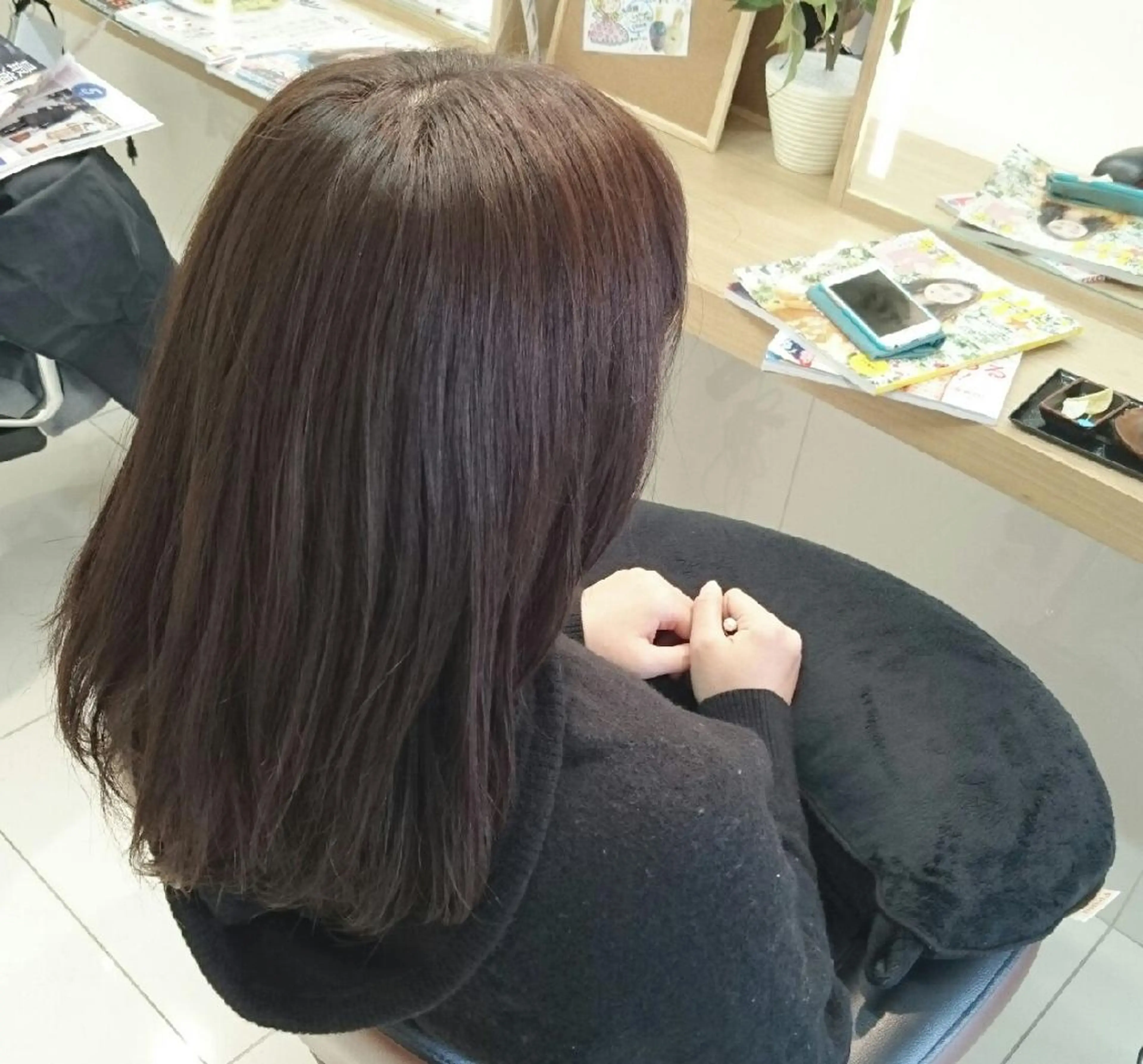 カラー セミロング アッシュ 透明感ハイライト◎ 伊藤夏海のヘアスタイル