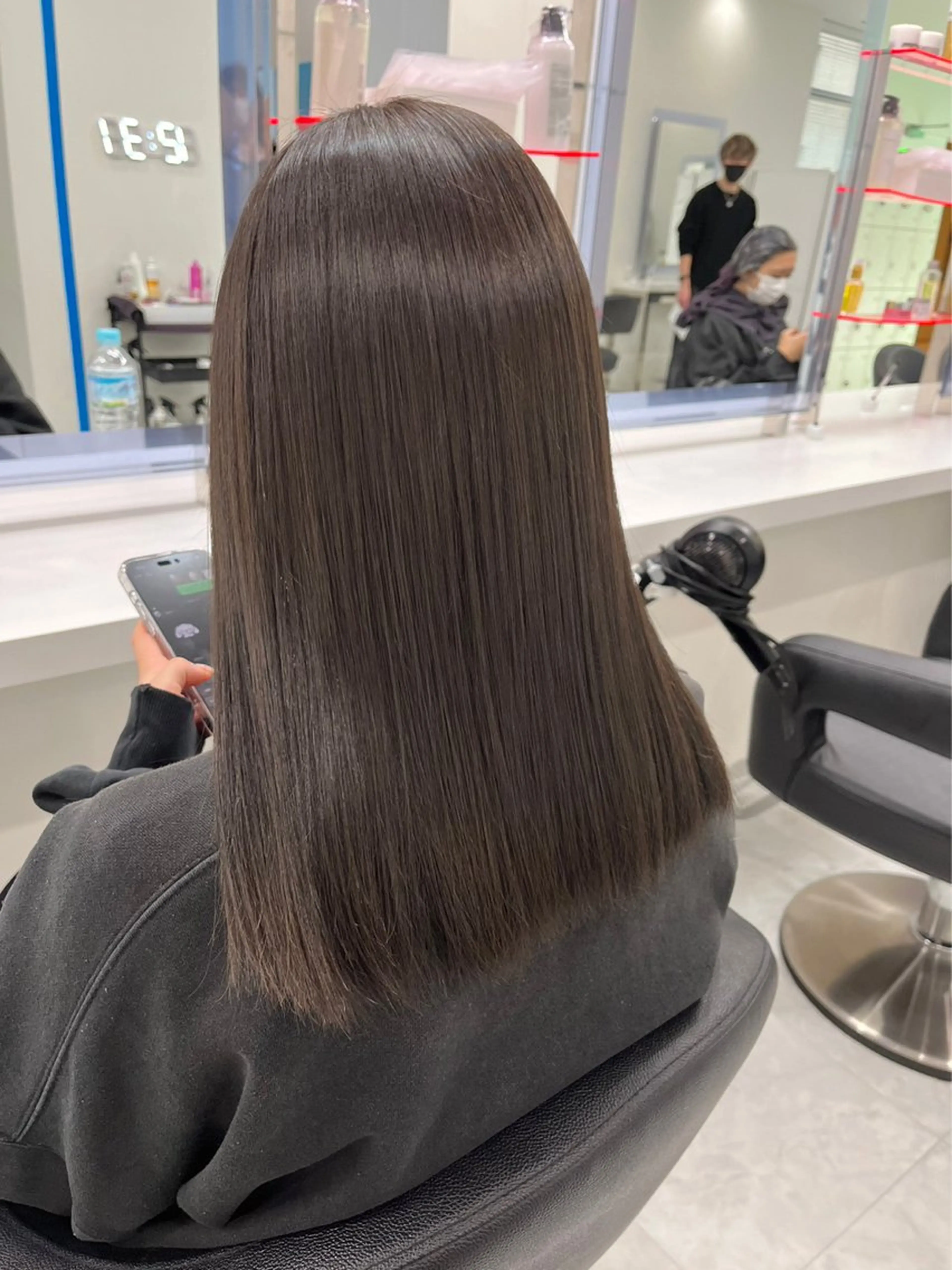 セミロング カラー グレージュ オリーブグレージュ オリーブグレー ヘアカラー トリートメント 💖トレンド夏 カラー💖FUTAのヘアスタイル