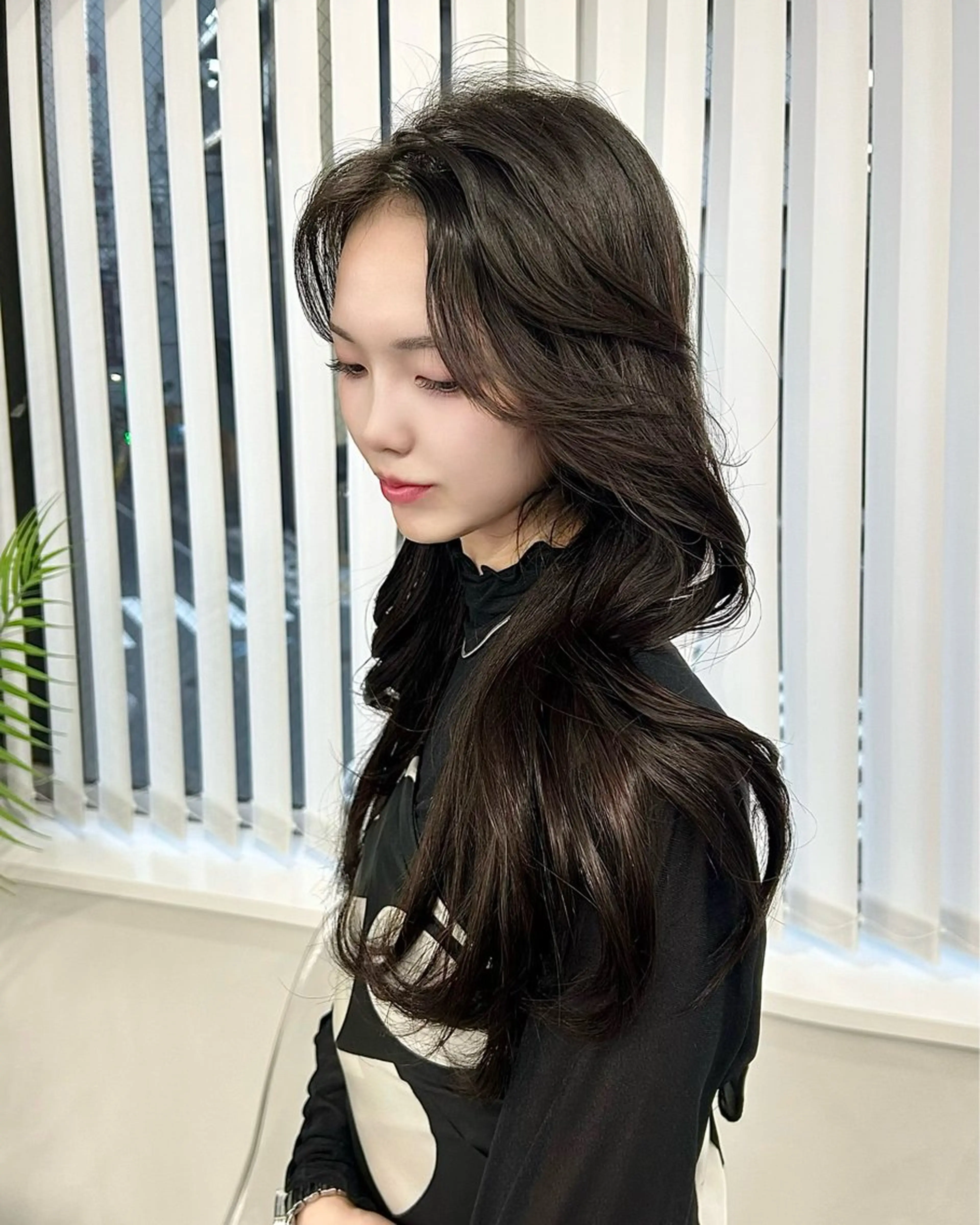 セミロング レイヤーカット カット LANDS所属・nanaka 🤍韓国ワンホンヘアのヘアスタイル