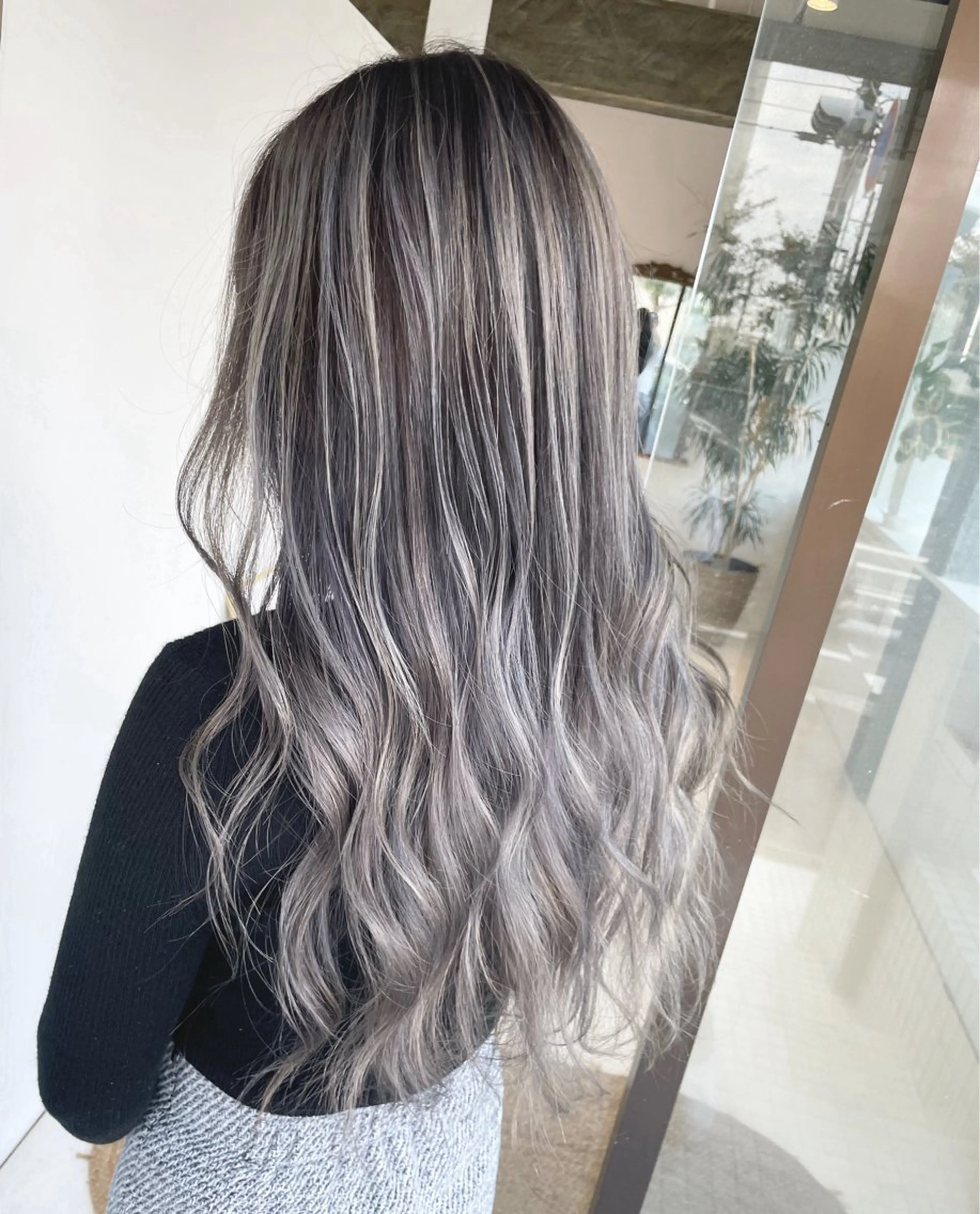 ロング ヘアカラー LAULEA所属・mi yuのヘアスタイル