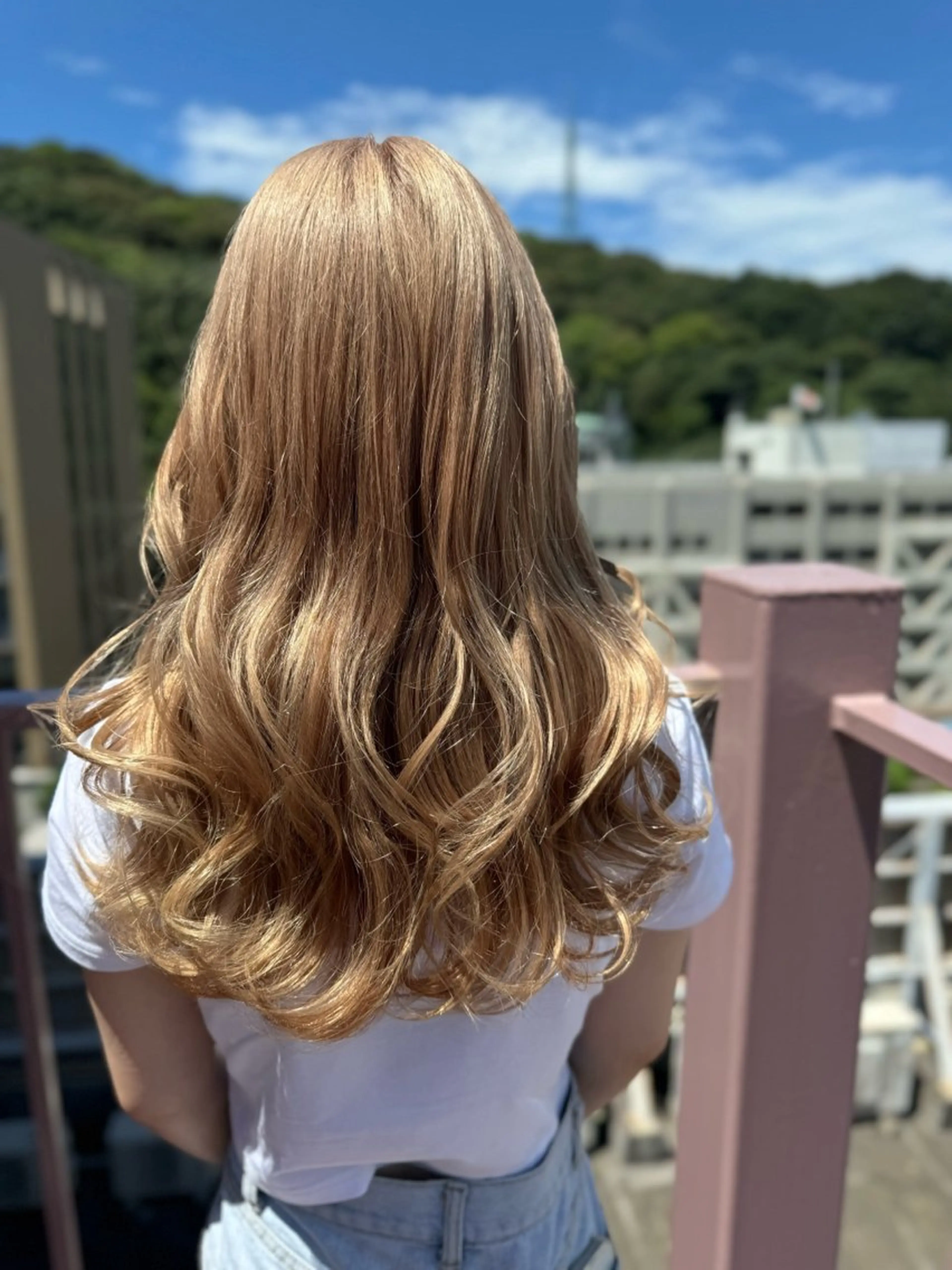 ロング カラー ベージュカラー ハイトーンカラー ハイトーンベージュ ヘアカラー Viage （ビアージュ）のヘアスタイル