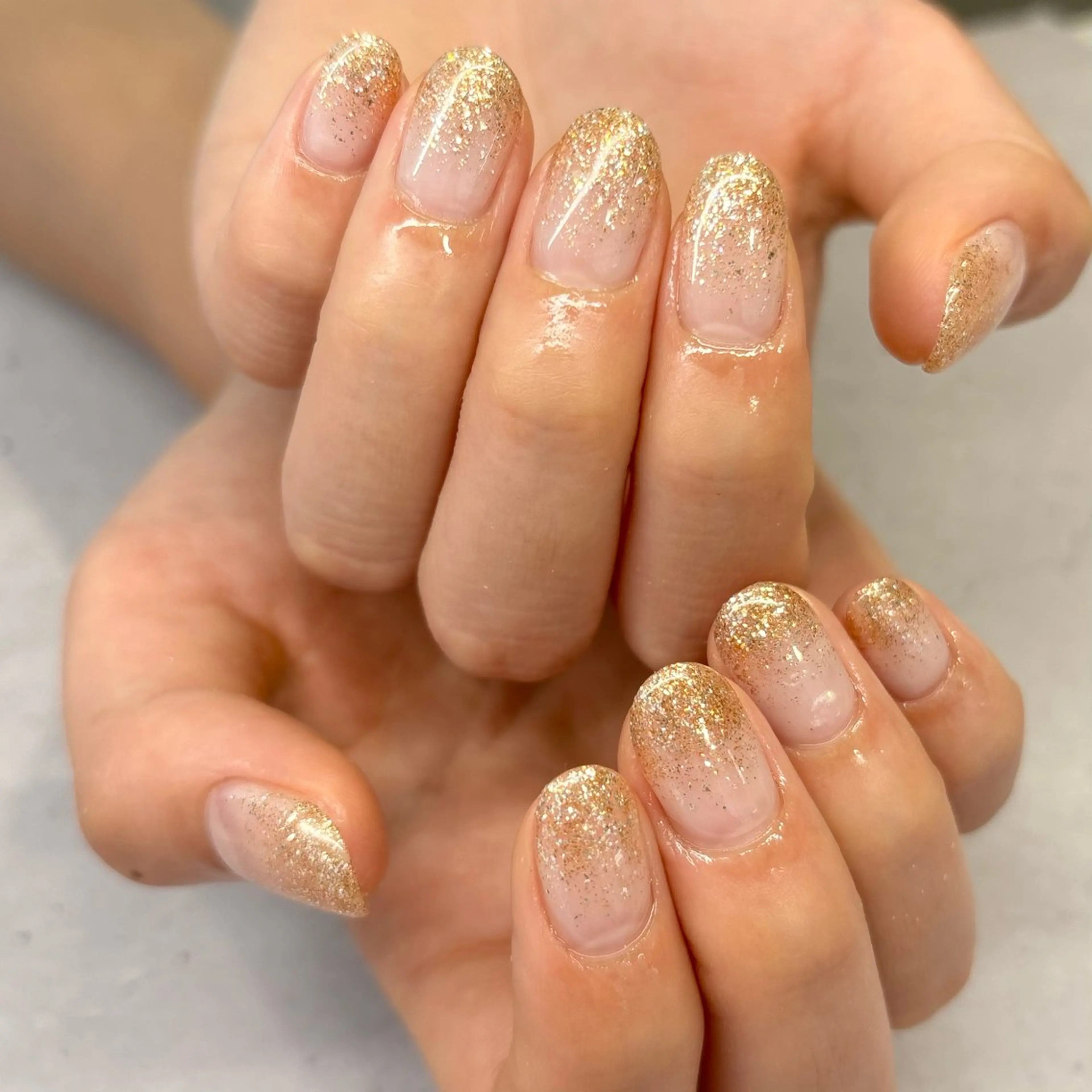 ネイル ゴールド ラメ(グリッター) ラメグラデーション ハンドネイル 荒巻 めいのネイルデザイン