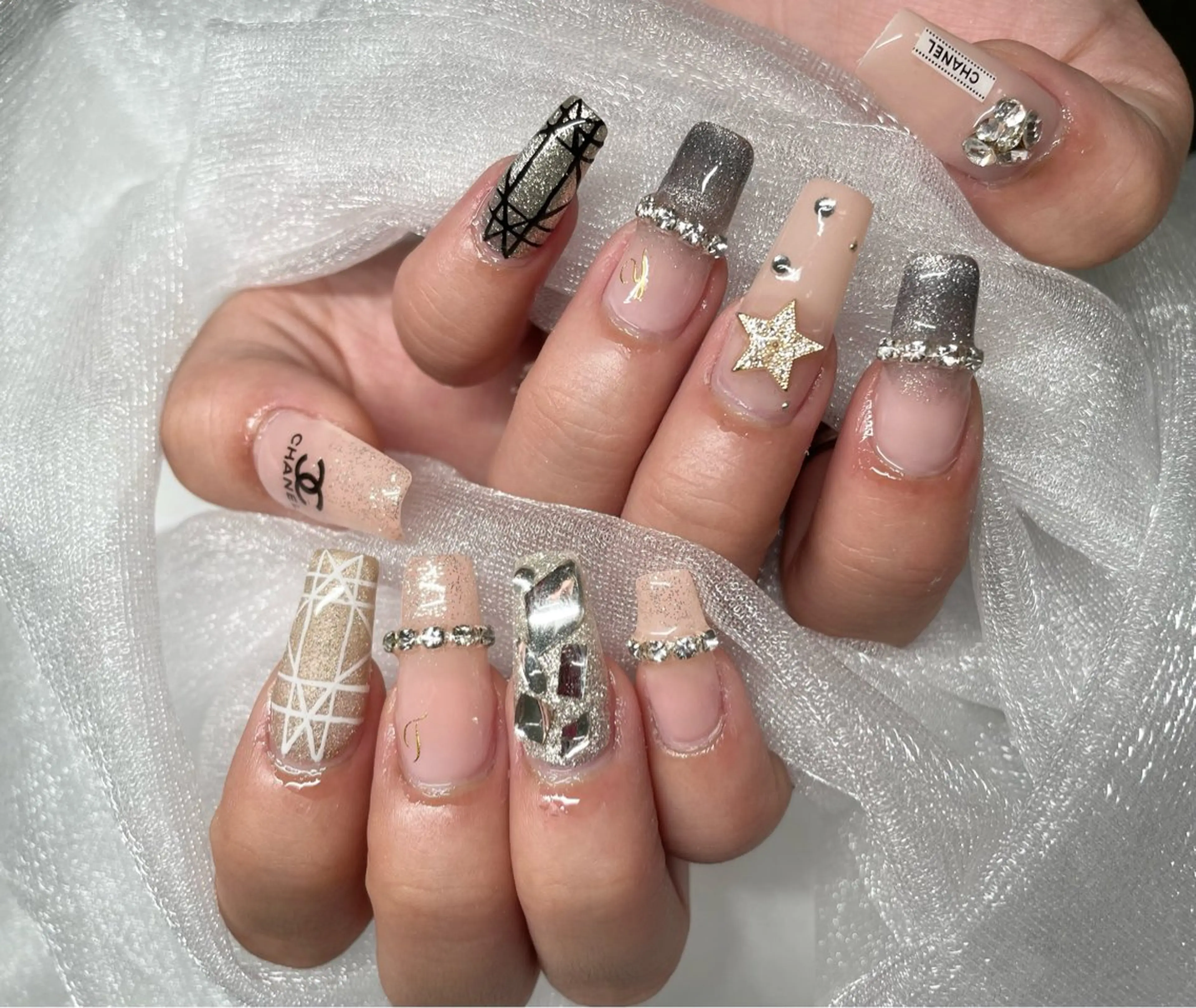 ネイル ハンドネイル Roi〈ロワ〉 Minakoのネイルデザイン