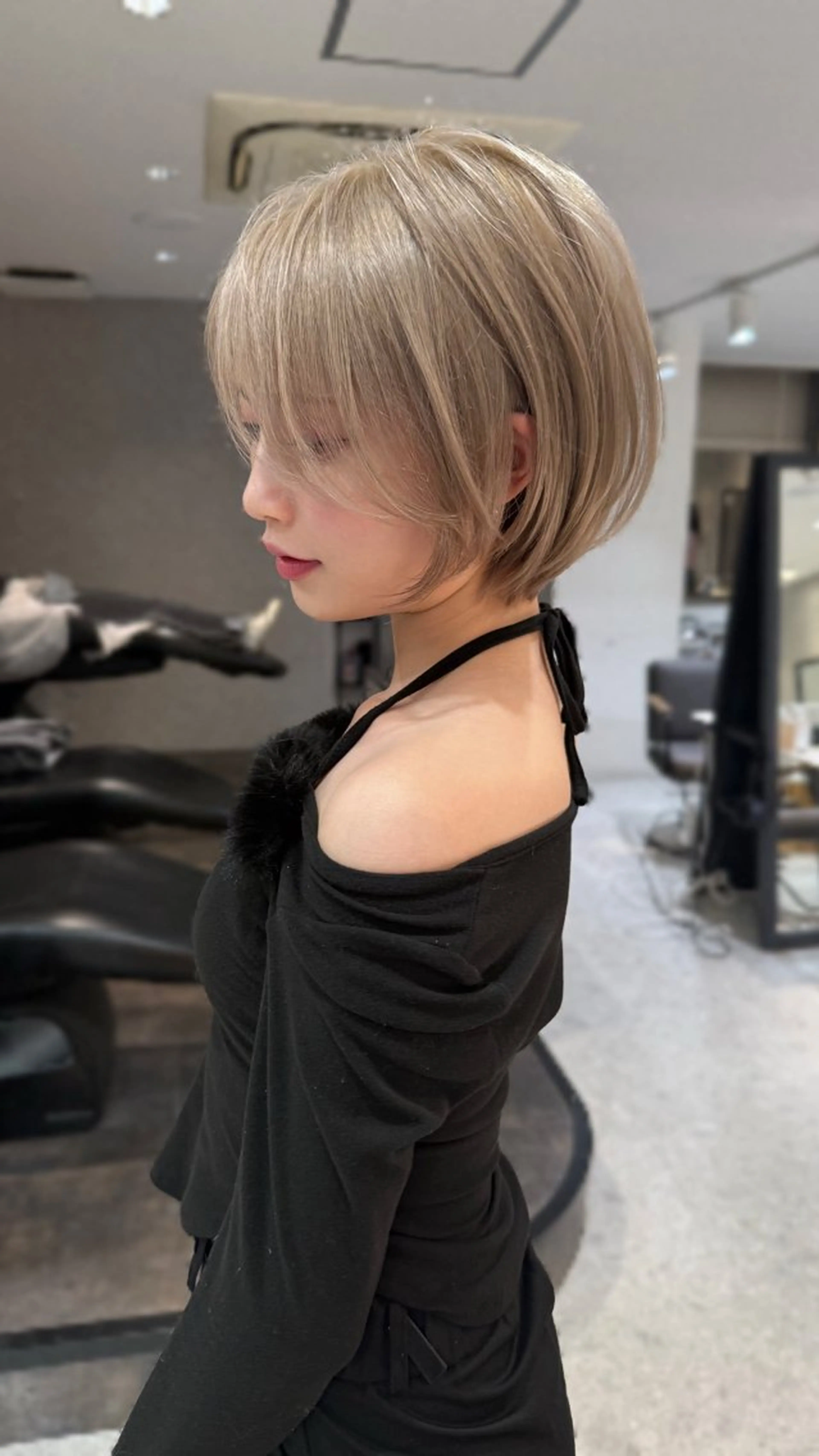 ショート カラー ヘアカラー トリートメント 💛美髪ハイトーン LEON🩶のヘアスタイル