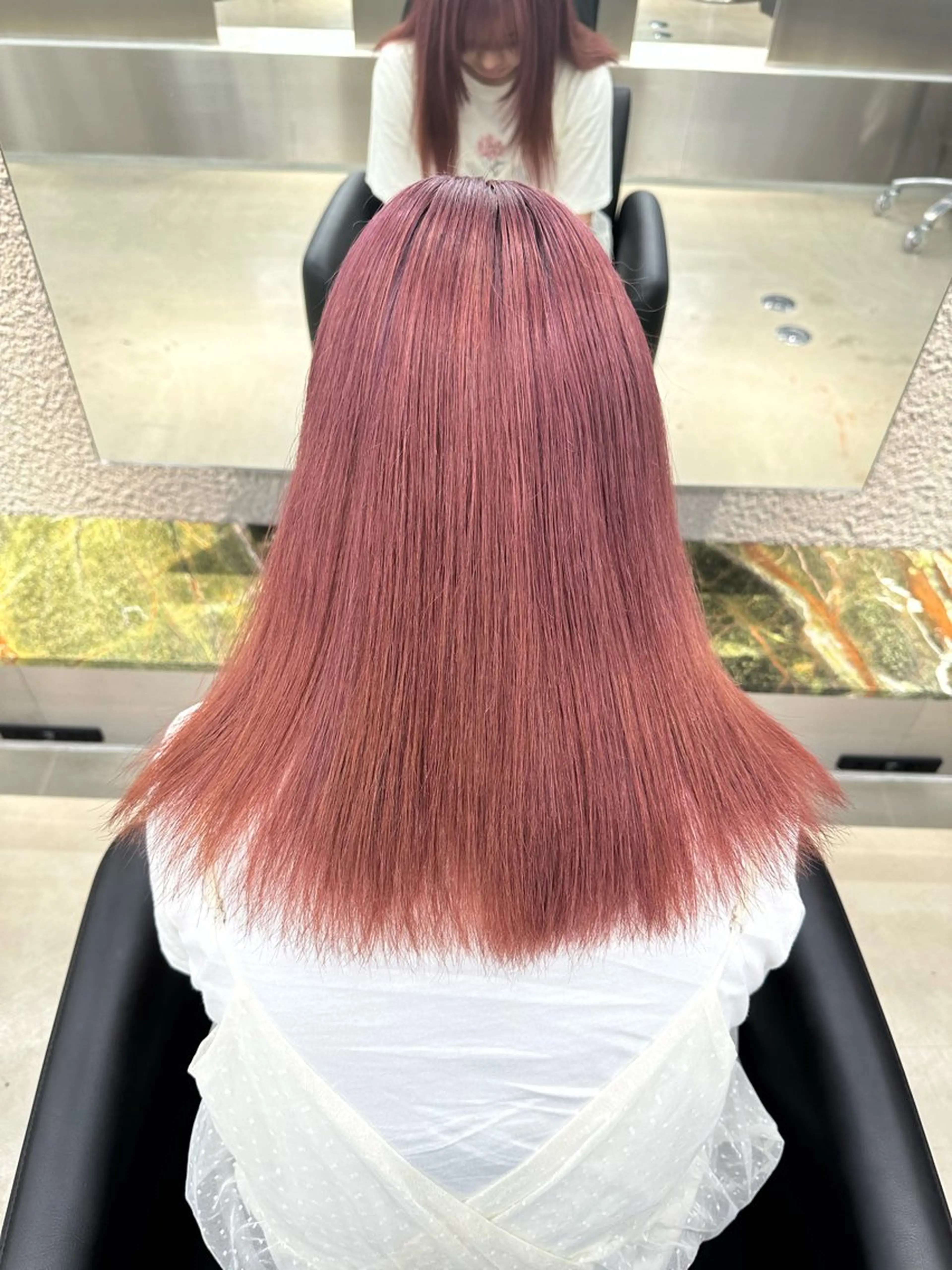 セミロング カラー ハイトーン/ 縮毛矯正のヘアスタイル