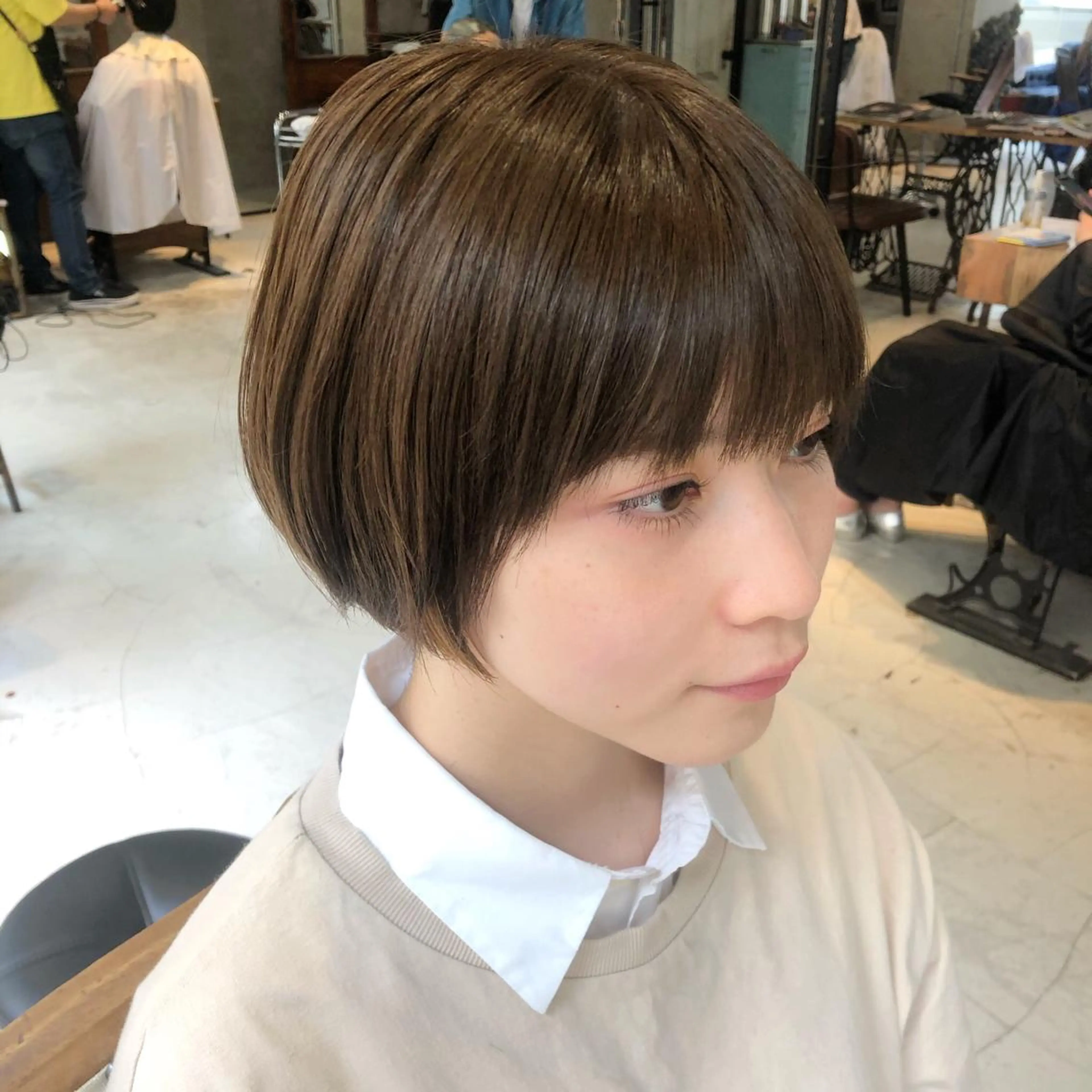すきバサミを使わない前髪cut＋プラチナカラー+最新トリートメントの写真