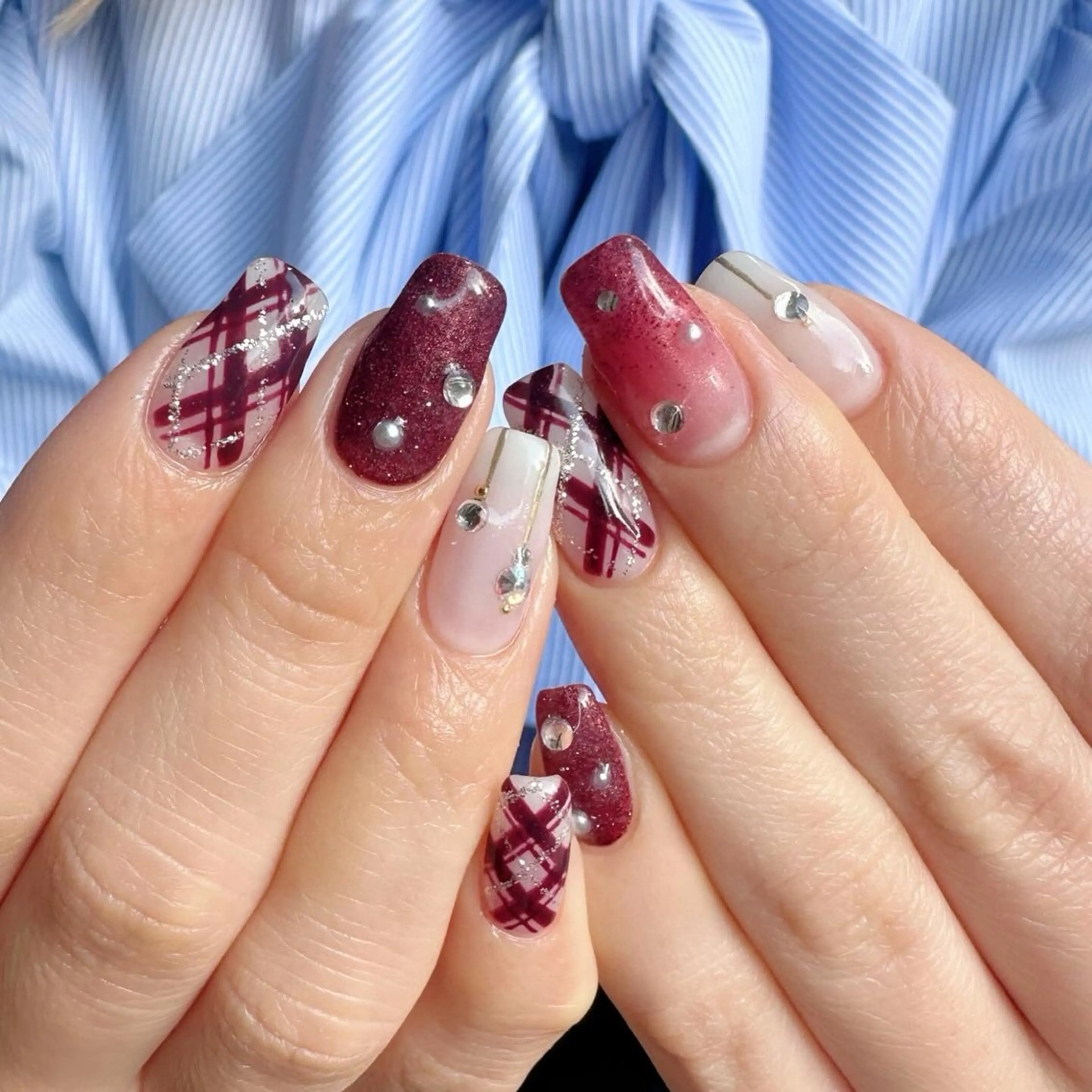 ネイル ボルドー 氷ネイル・うるうるネイル 韓国ネイル ニュアンスネイル 赤色 🪞KAPE NAIL 🪞のネイルデザイン