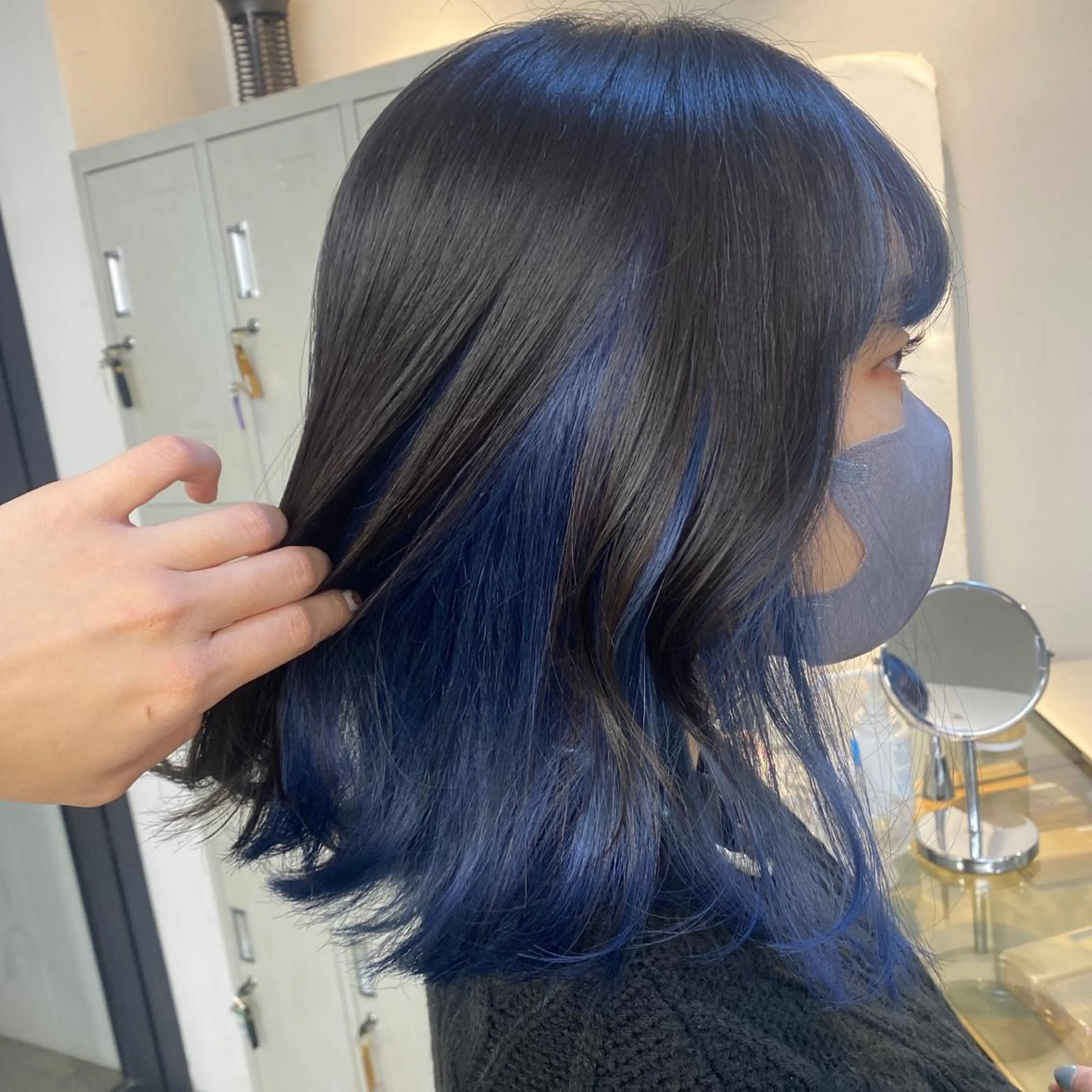 ミディアム カラー パーマ ヘアアレンジ メンズ キッズ ネイル マツエク・マツパ メンズインナーカラー インナーカラー ブルー 暖色系/透明感 治野心のヘアスタイル
