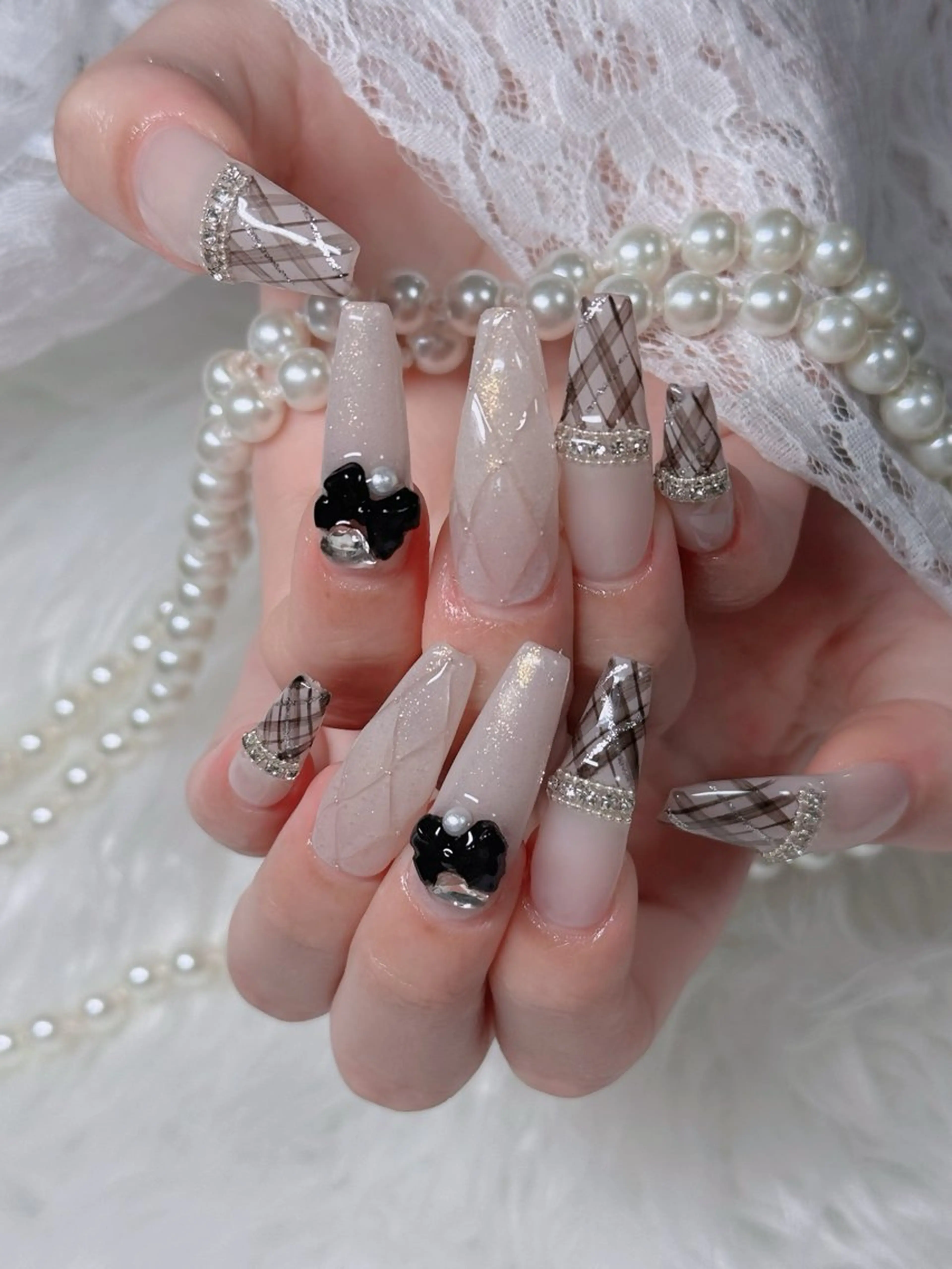 ネイル フレンチネイル ジェルネイル ガラスフレンチ ハロウィン ハート H.baby Nail Salonのネイルデザイン