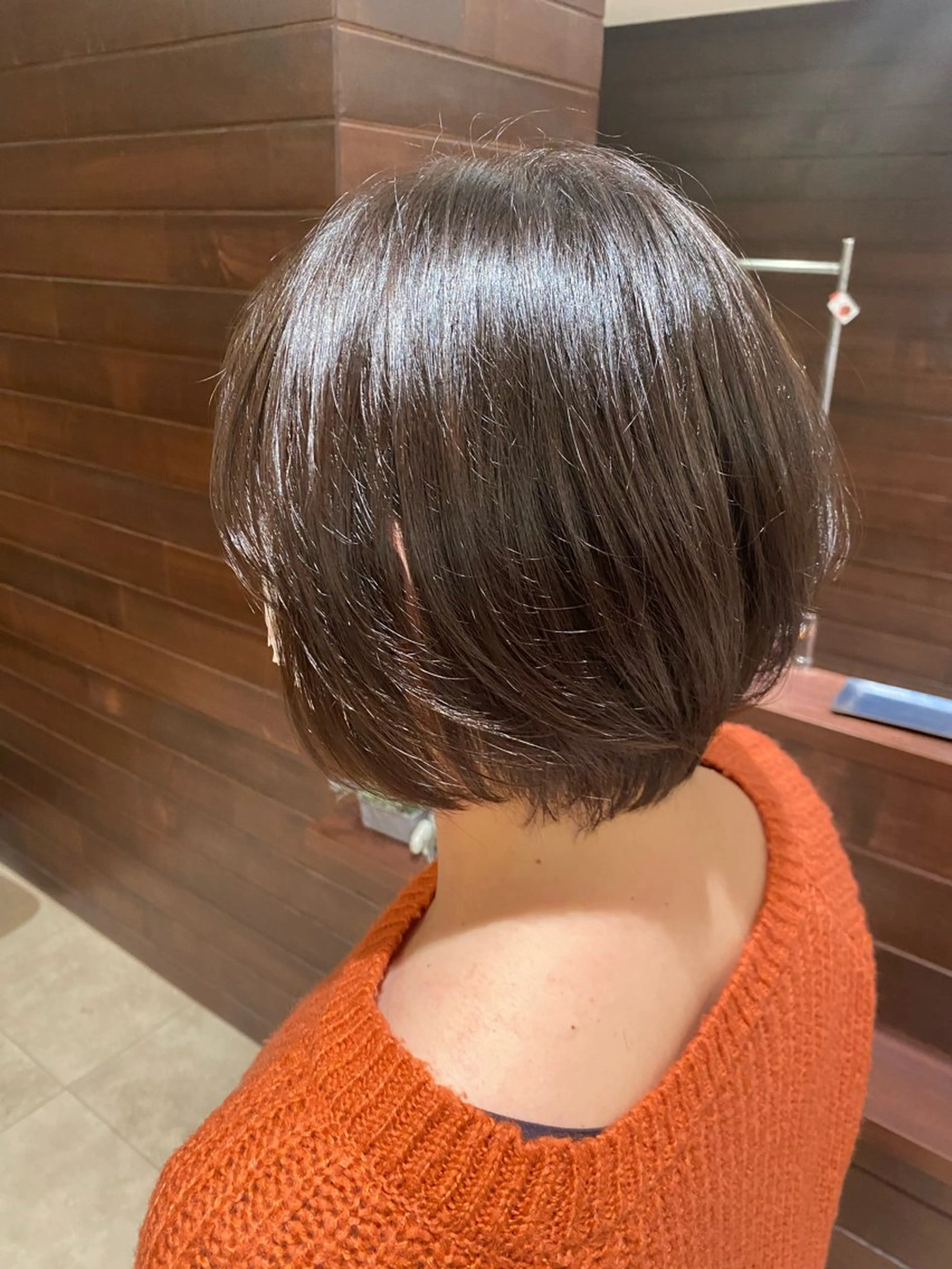 ショート カラー グレージュ 井上 万由のヘアスタイル