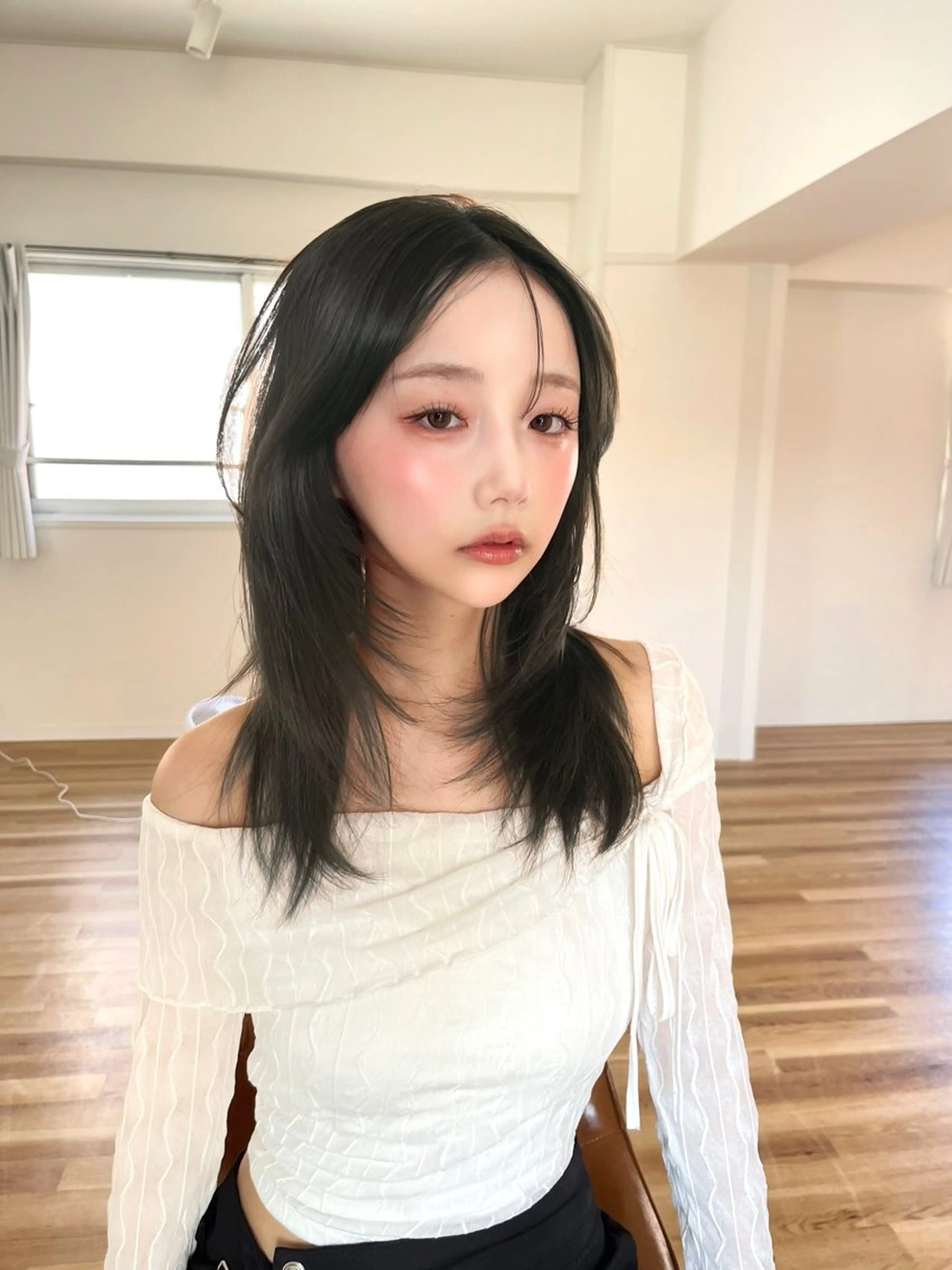 ミディアム カラー ベージュカラー 透明感カラー グレージュ ハイレイヤー レイヤーカット ヘアカラー トリートメント 透明感カラー🩵🩵 韓国ヘアkanatoのヘアスタイル