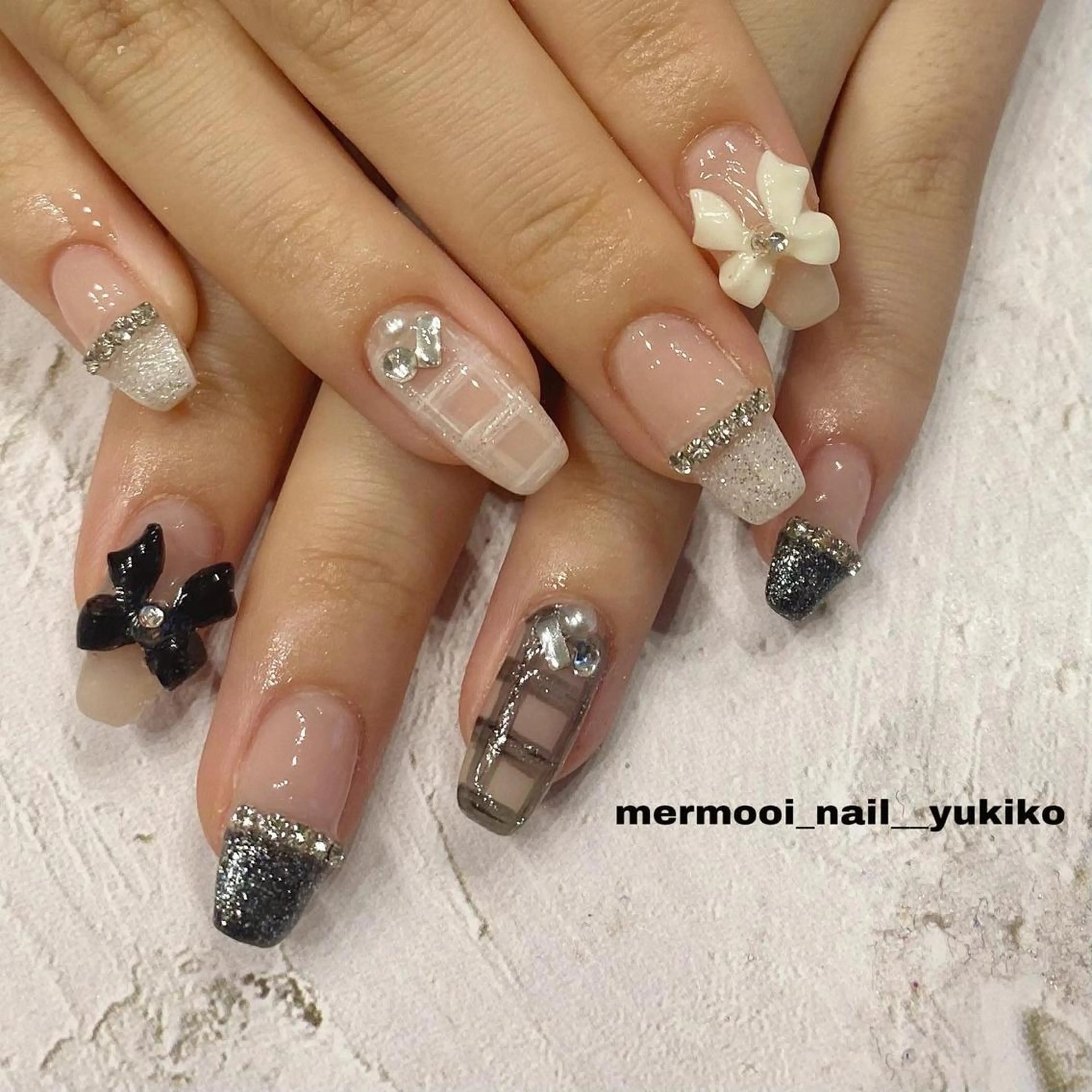 ネイル フレンチネイル ガーリー 韓国ネイル リボン ストーンネイル ハンドネイル mermooi nailのネイルデザイン