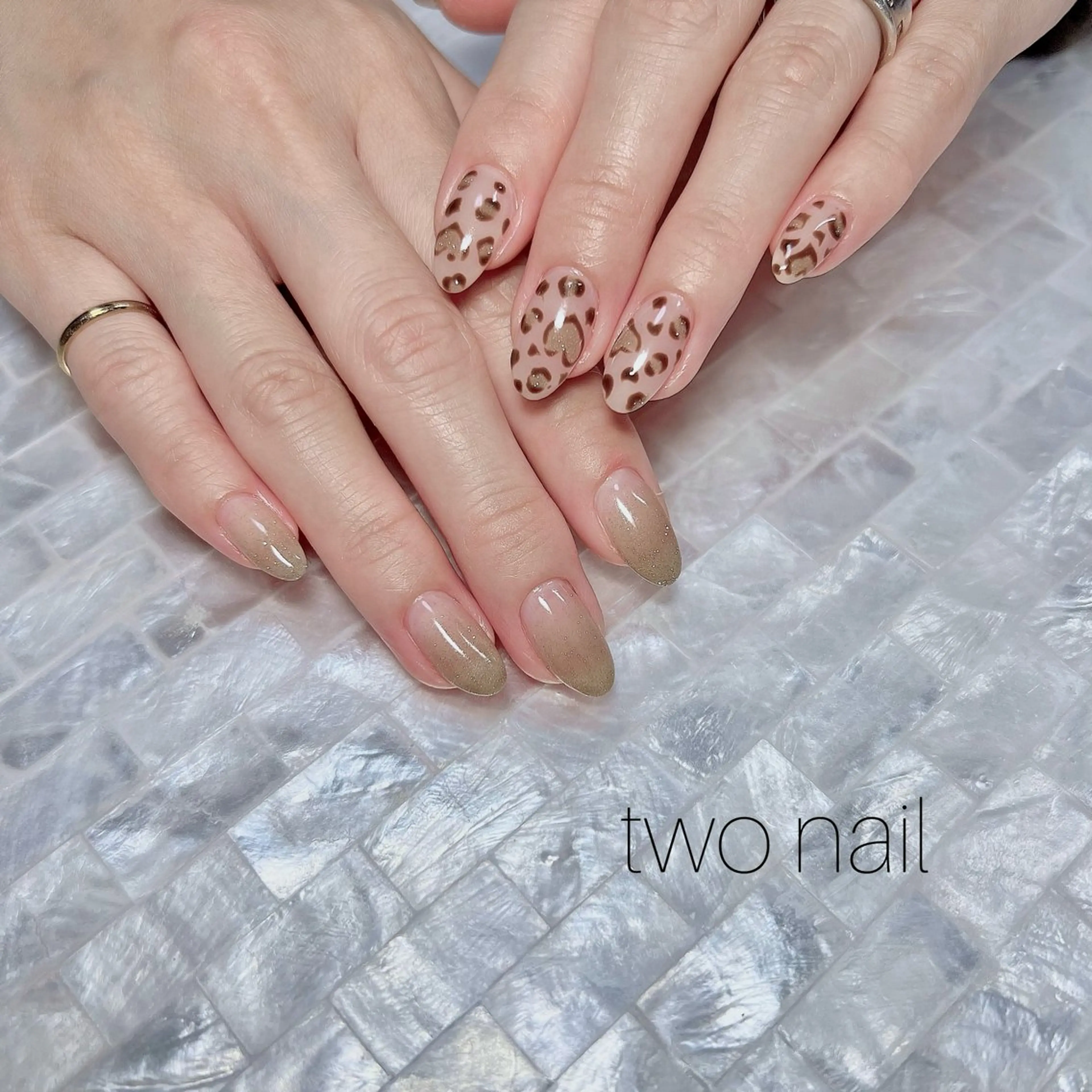 ネイル アートネイル ブラウン ネイルチップ ホワイト ハンドネイル two nailのネイルデザイン