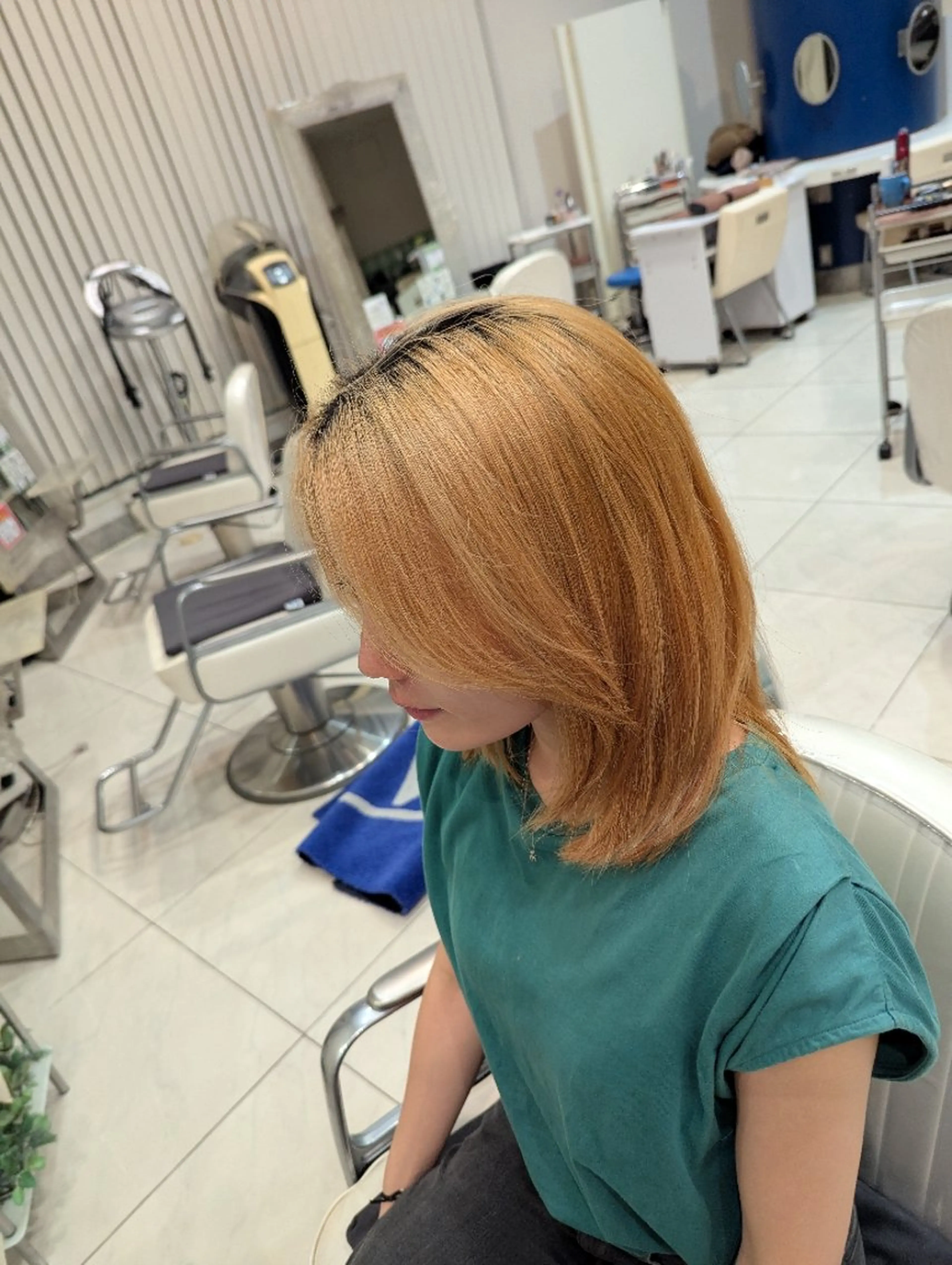 セミロング 艶カラー✨ 上村保幸のヘアスタイル