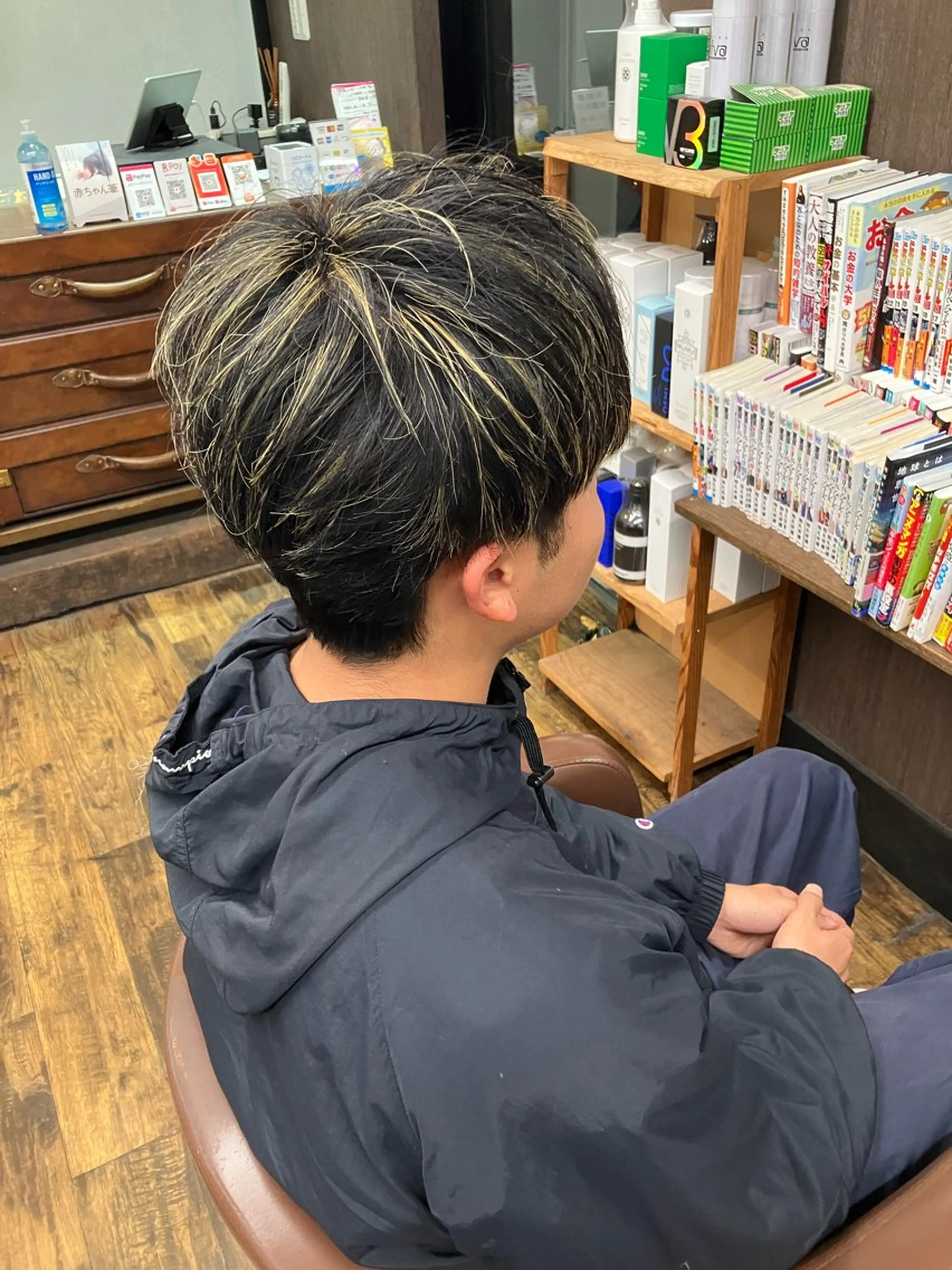 ショート ヘアカラー 香川 裕基のヘアスタイル