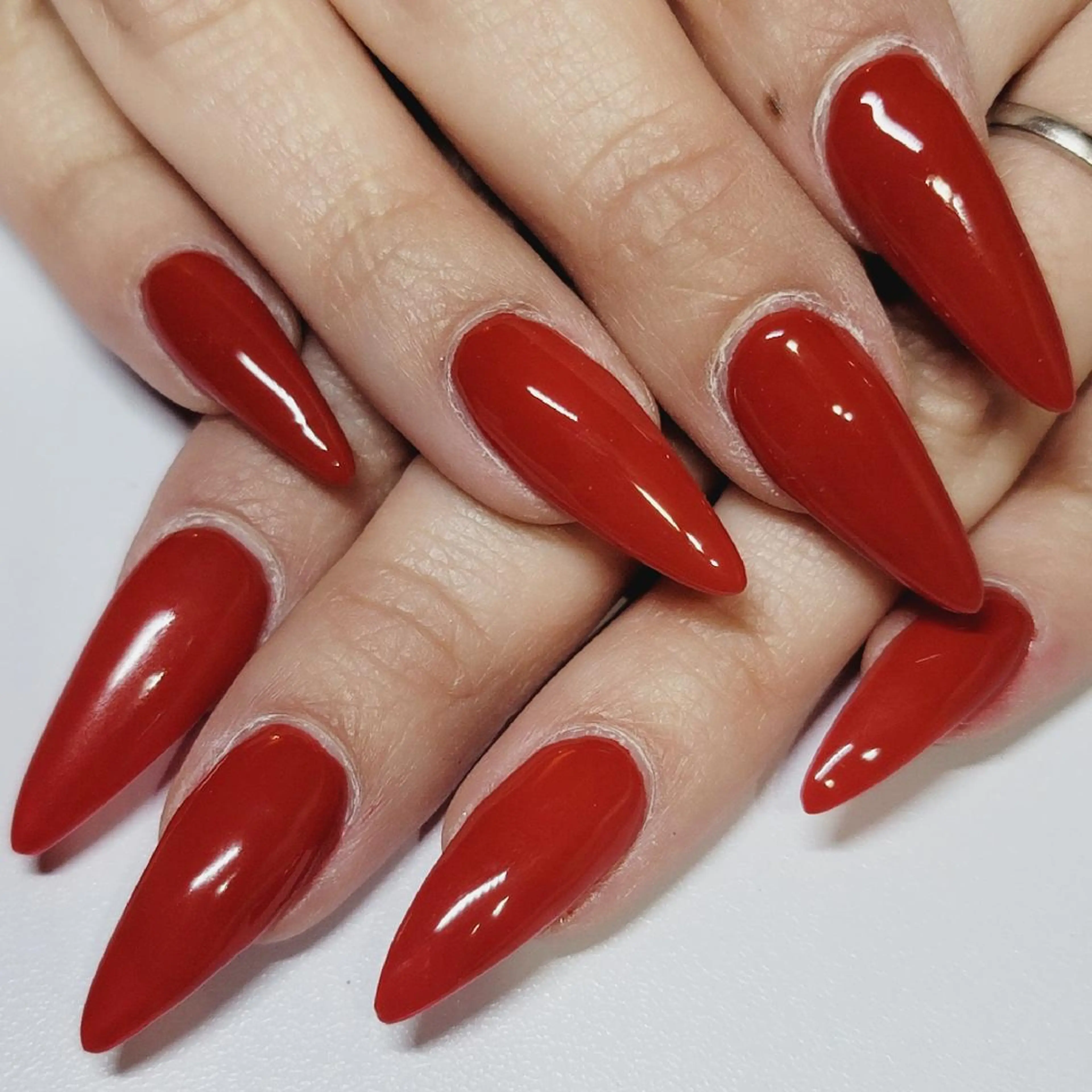 ネイル ワンカラーネイル 赤色 ハンドネイル よしだ ひろきのネイルデザイン