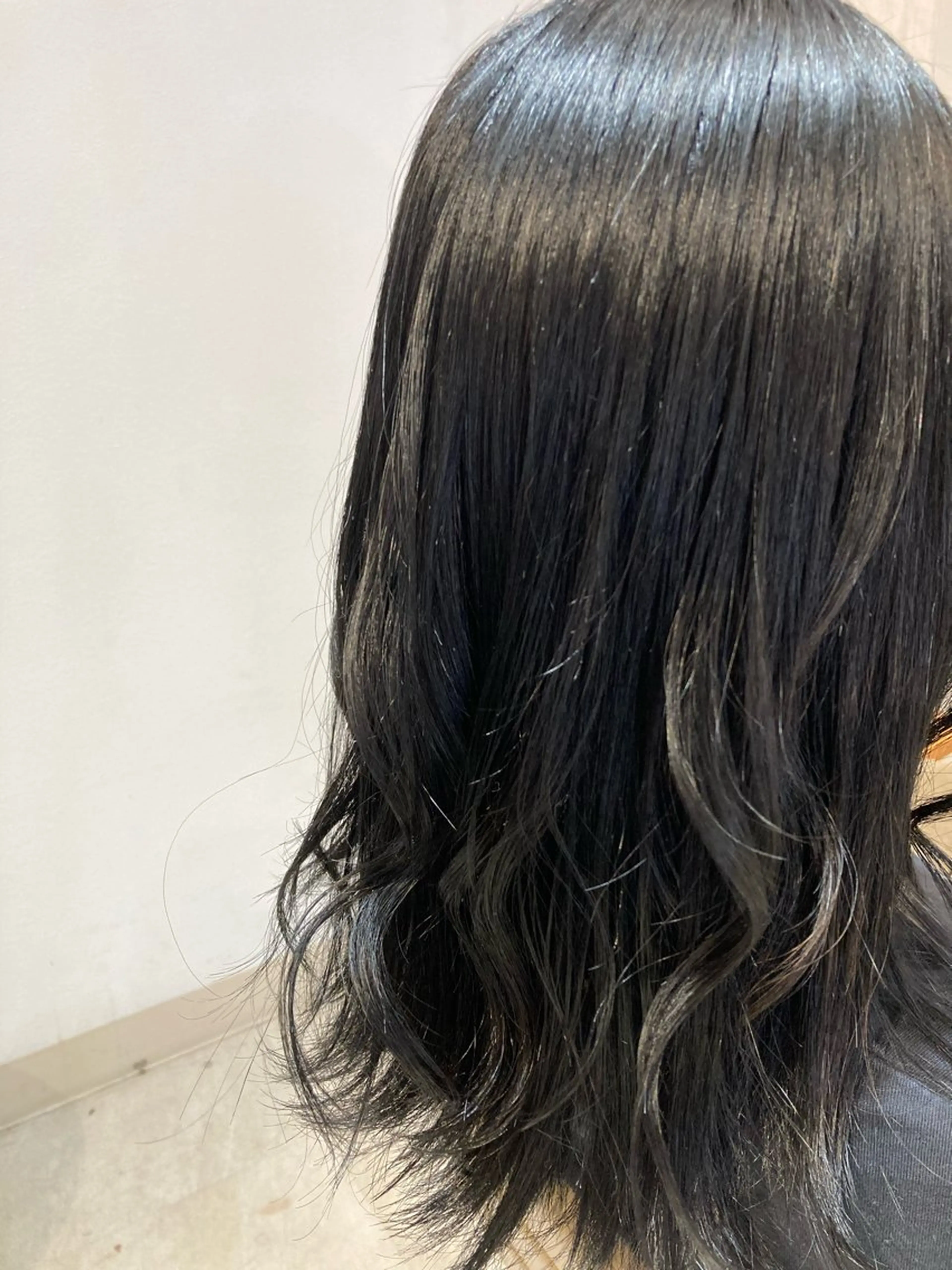 ミディアム 艶カラー4400 まいのヘアスタイル