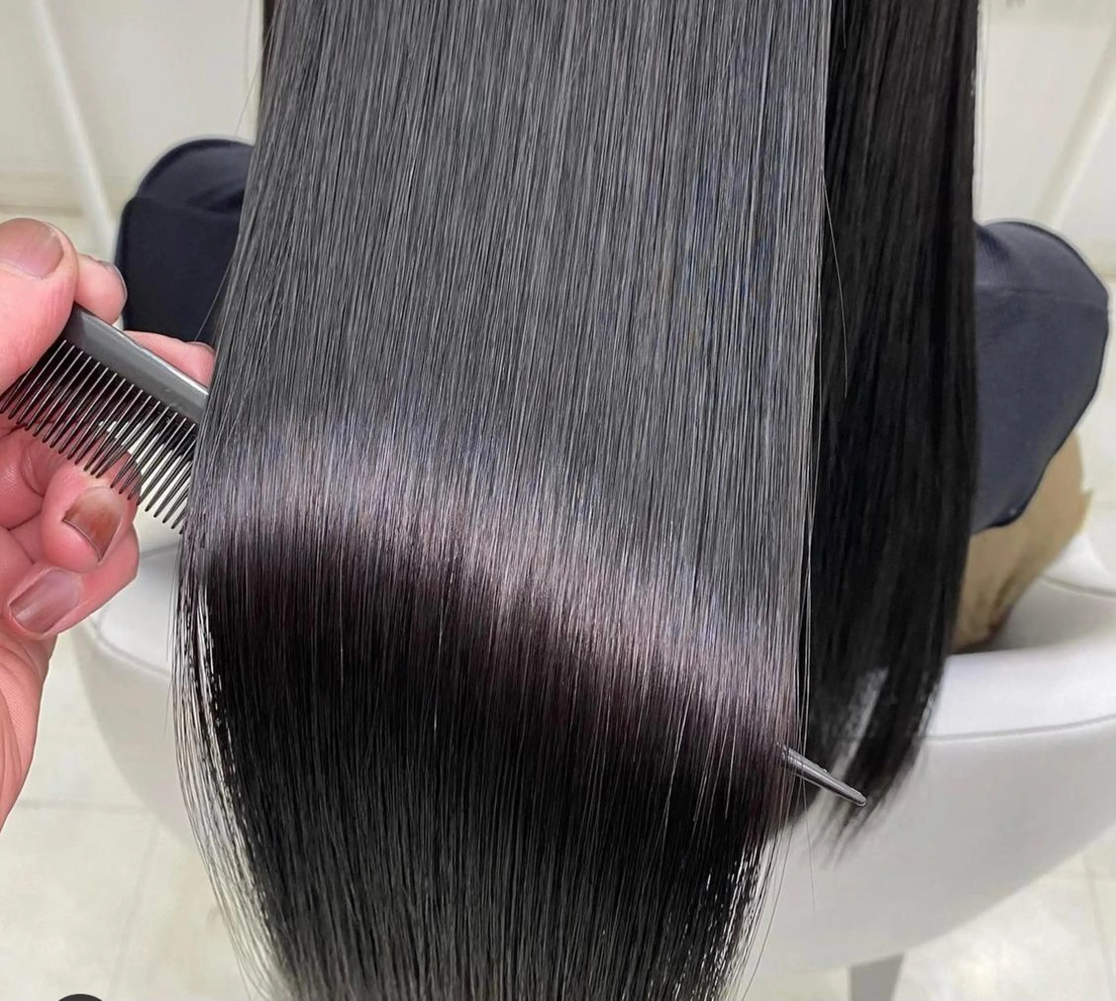 ブリーチなしカラー/ 顔周りレイヤーカットのヘアスタイル