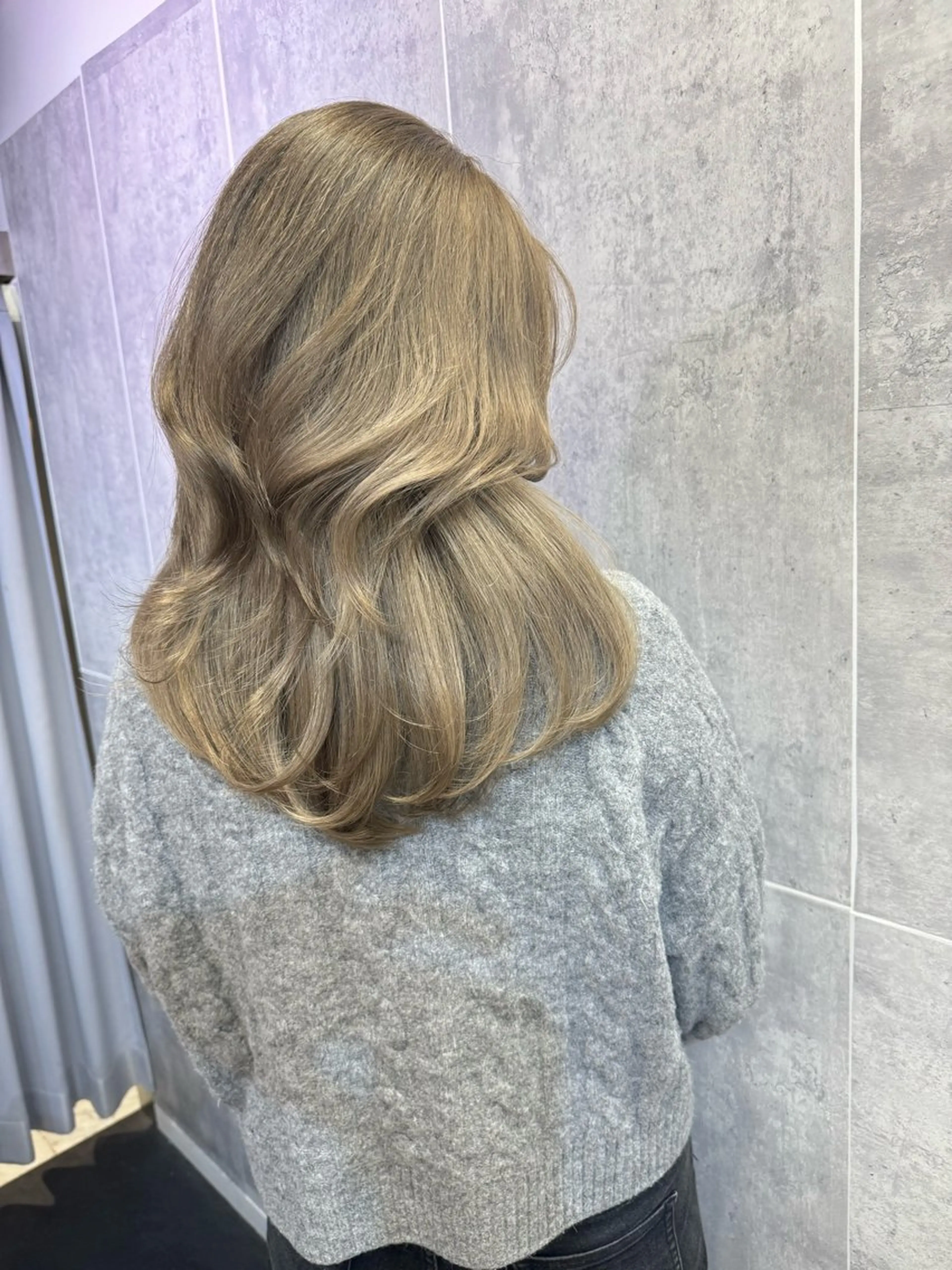 セミロング カラー カット ヘアカラー 顔まわりの神様 藤嶋秀幸のヘアスタイル