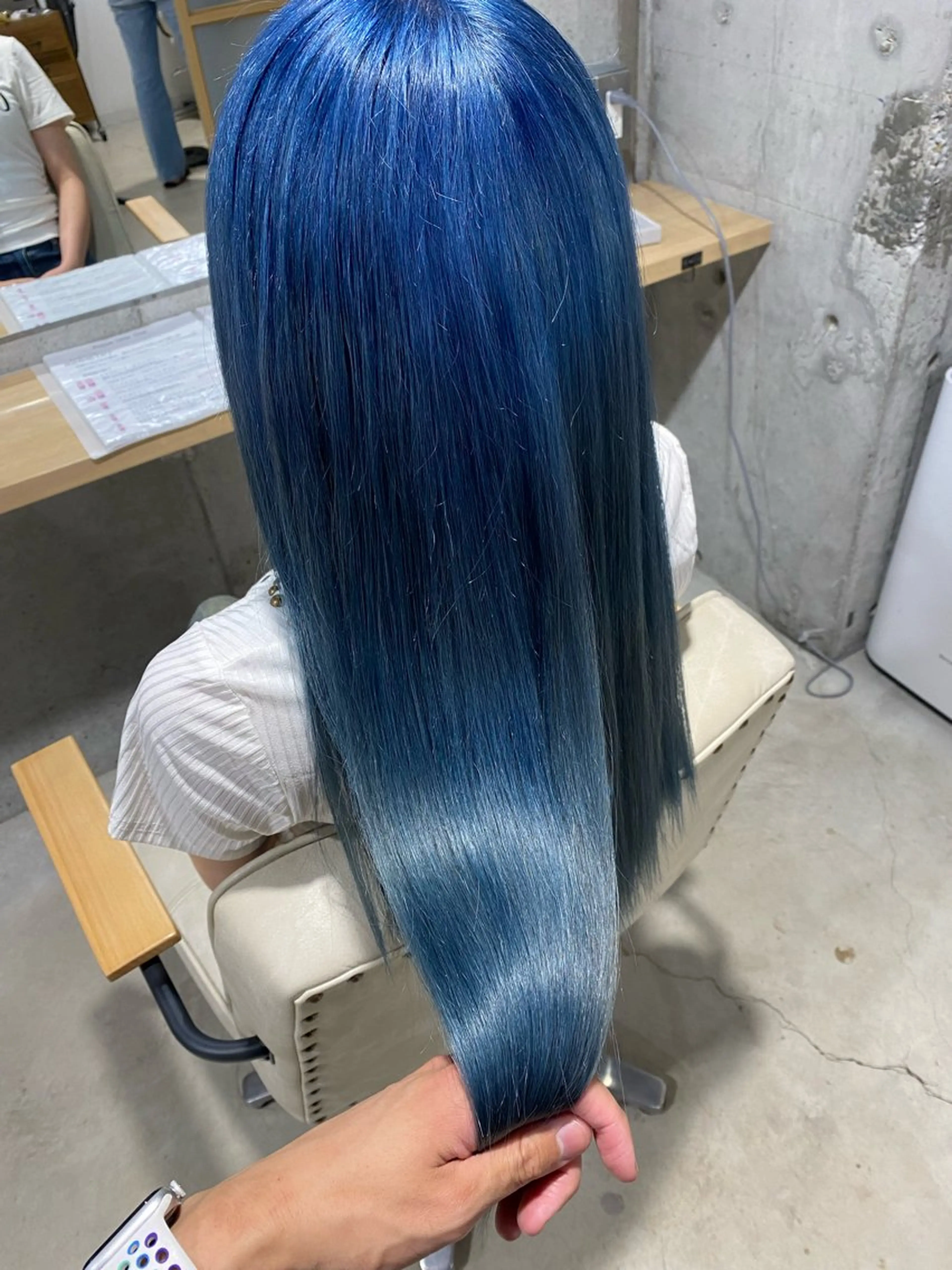 セミロング カット ヘアカラー 十文字 玲音のヘアスタイル