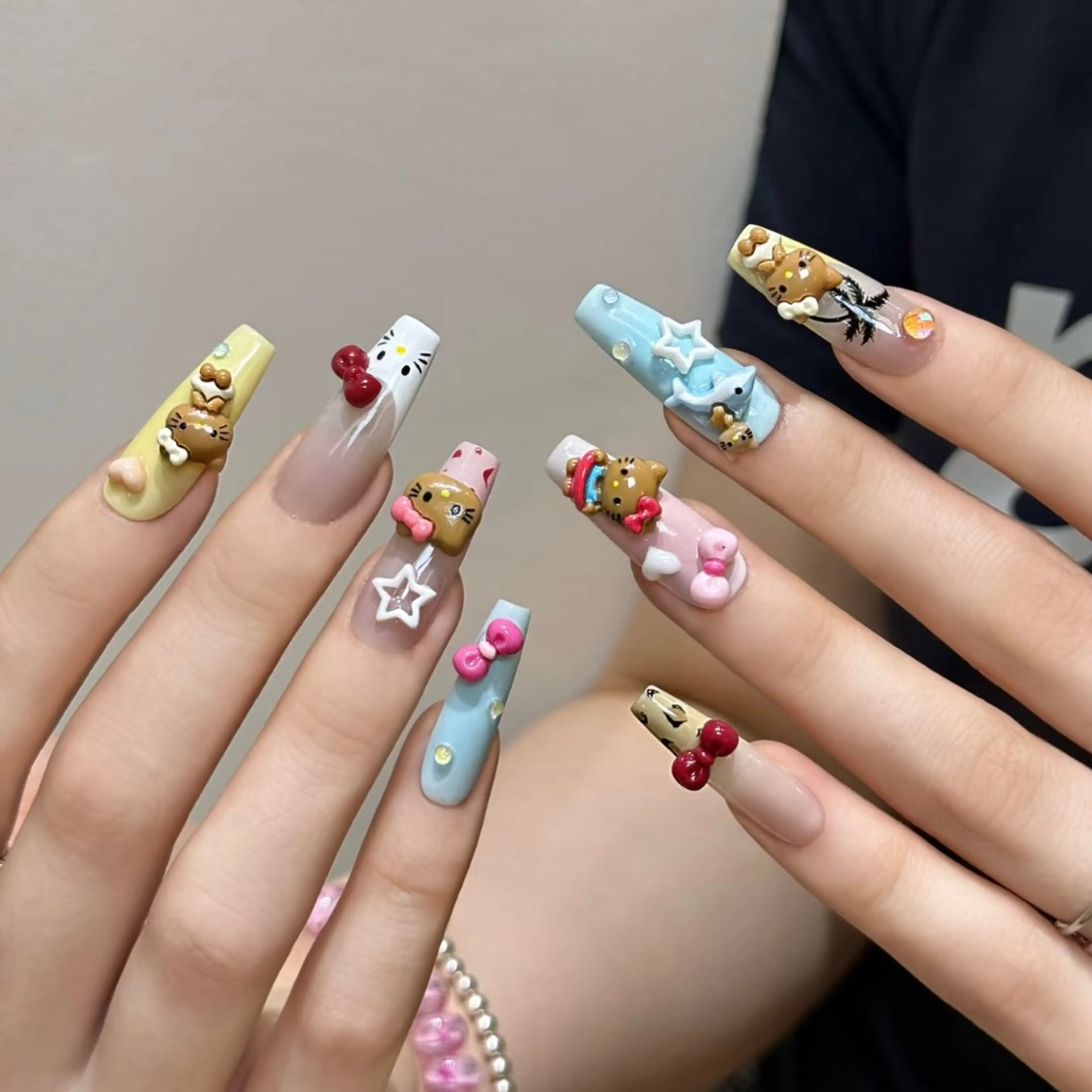 ネイル フレンチネイル ジェルネイル ガーリー グラデーション キラキラネイル ハンドネイル Liora ネイルサロン所属・Liora nail salonのネイルデザイン
