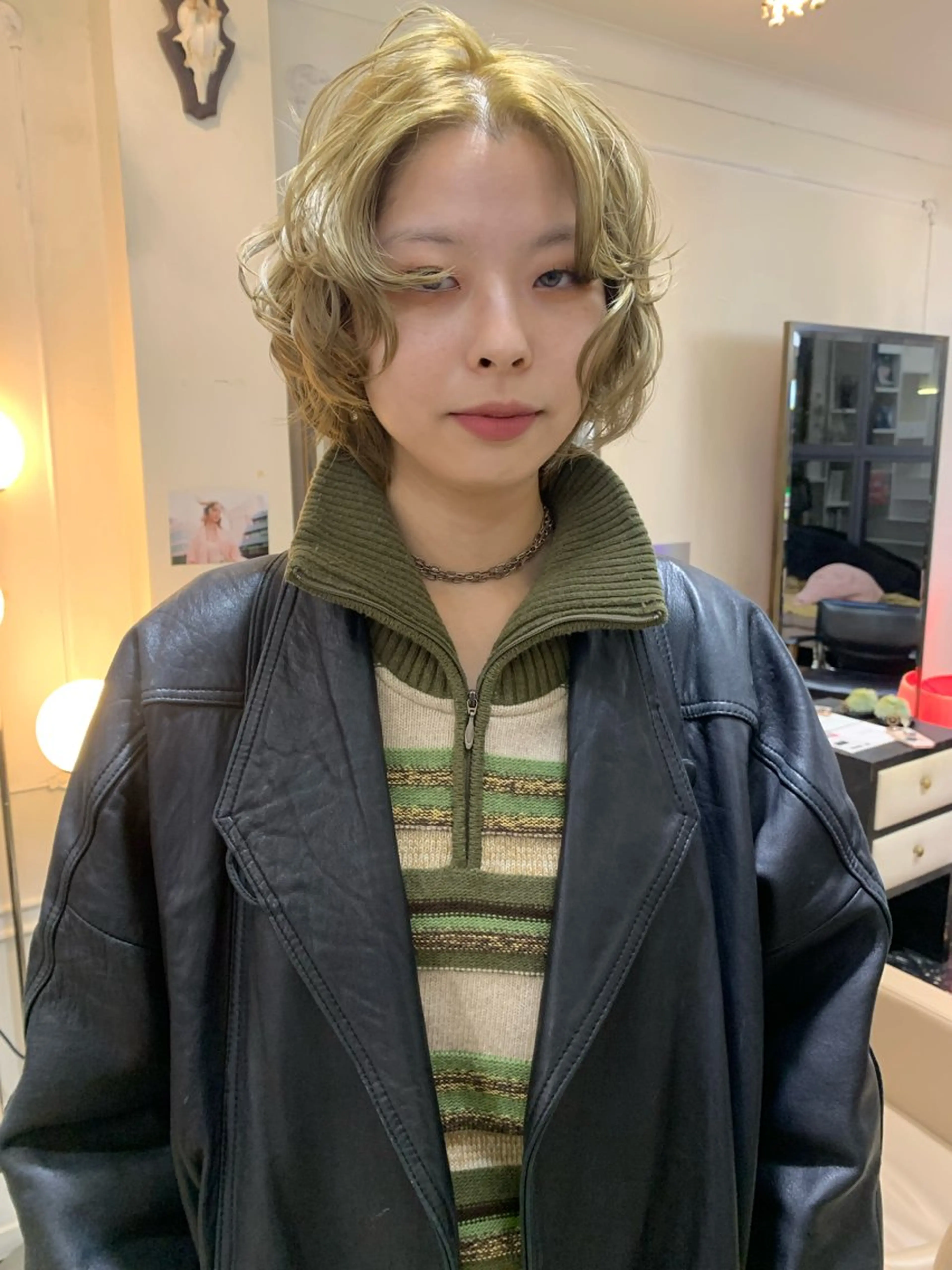 ミディアム カラー 切りっぱなしボブ バレイヤージュ ブリーチ ケアブリーチ デザインカラー ヘアカラー トリートメント 早川 豪のヘアスタイル