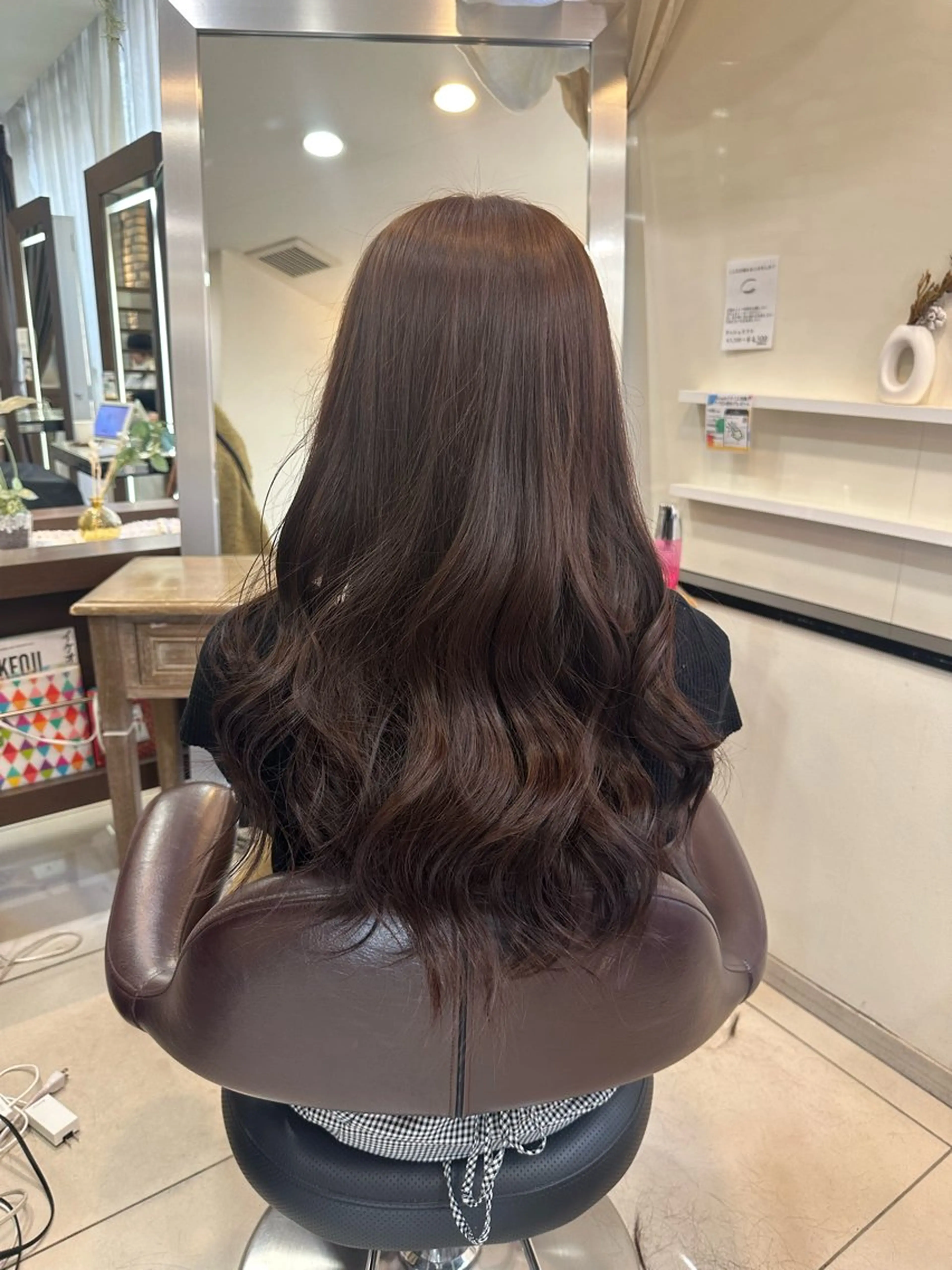 ロング カラー ヘアカラー ラウンドマッシュシャ ドウニュアンスパーマのヘアスタイル