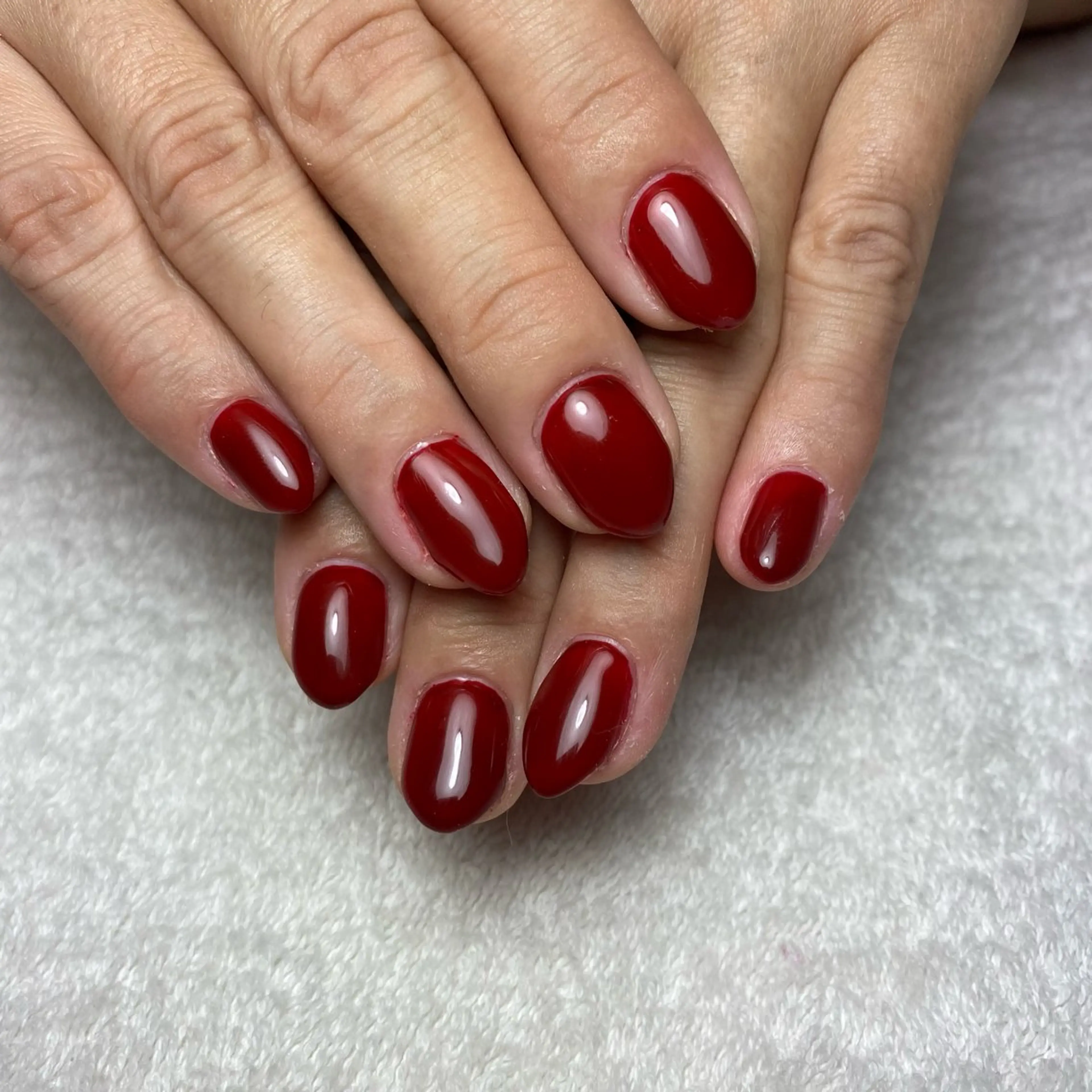 ネイル ボルドー ワンカラーネイル シンプルネイル 冬ネイル ハンドネイル COCO+所属・COCO +のエステ・リラクイメージ