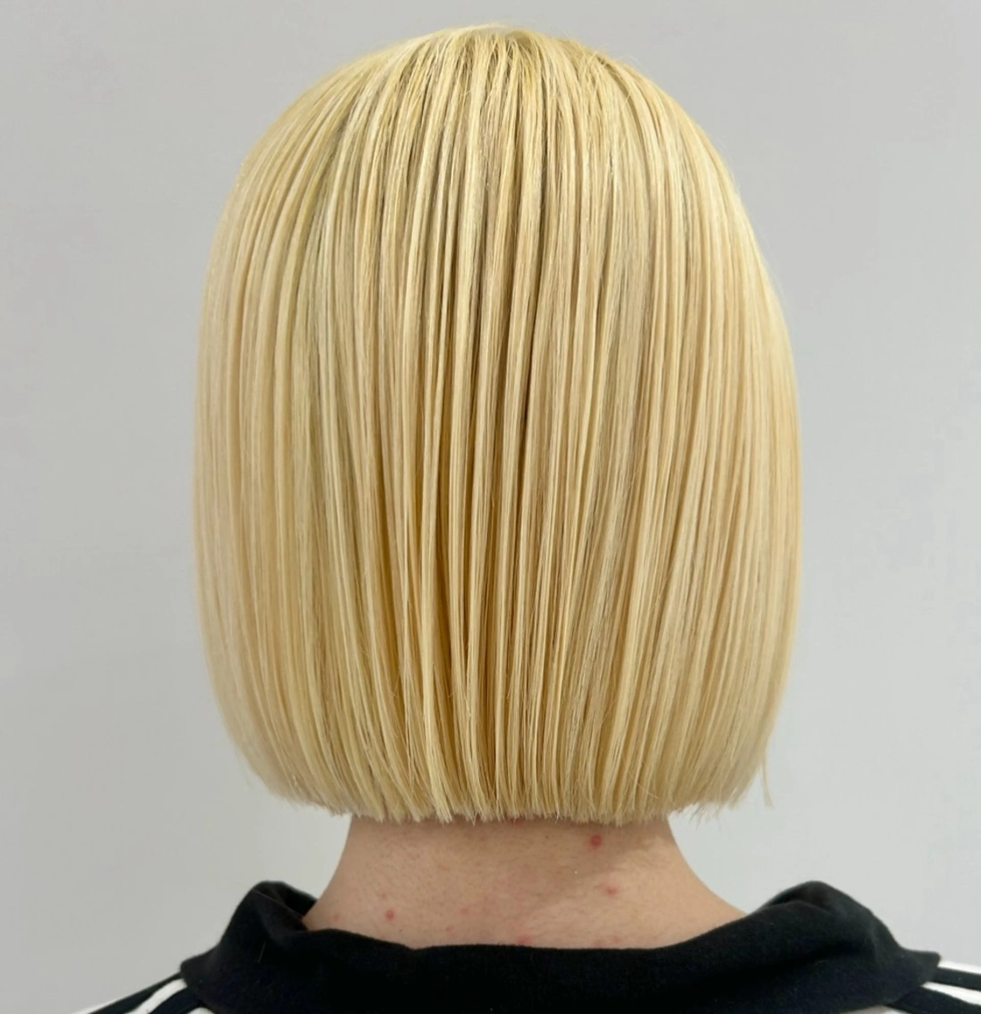 ショート カラー ブリーチ 抜きっぱなしブロンド ボブ カット ヘアカラー トリートメント ブリーチ/Wカラー パーマ/似合せカットのヘアスタイル