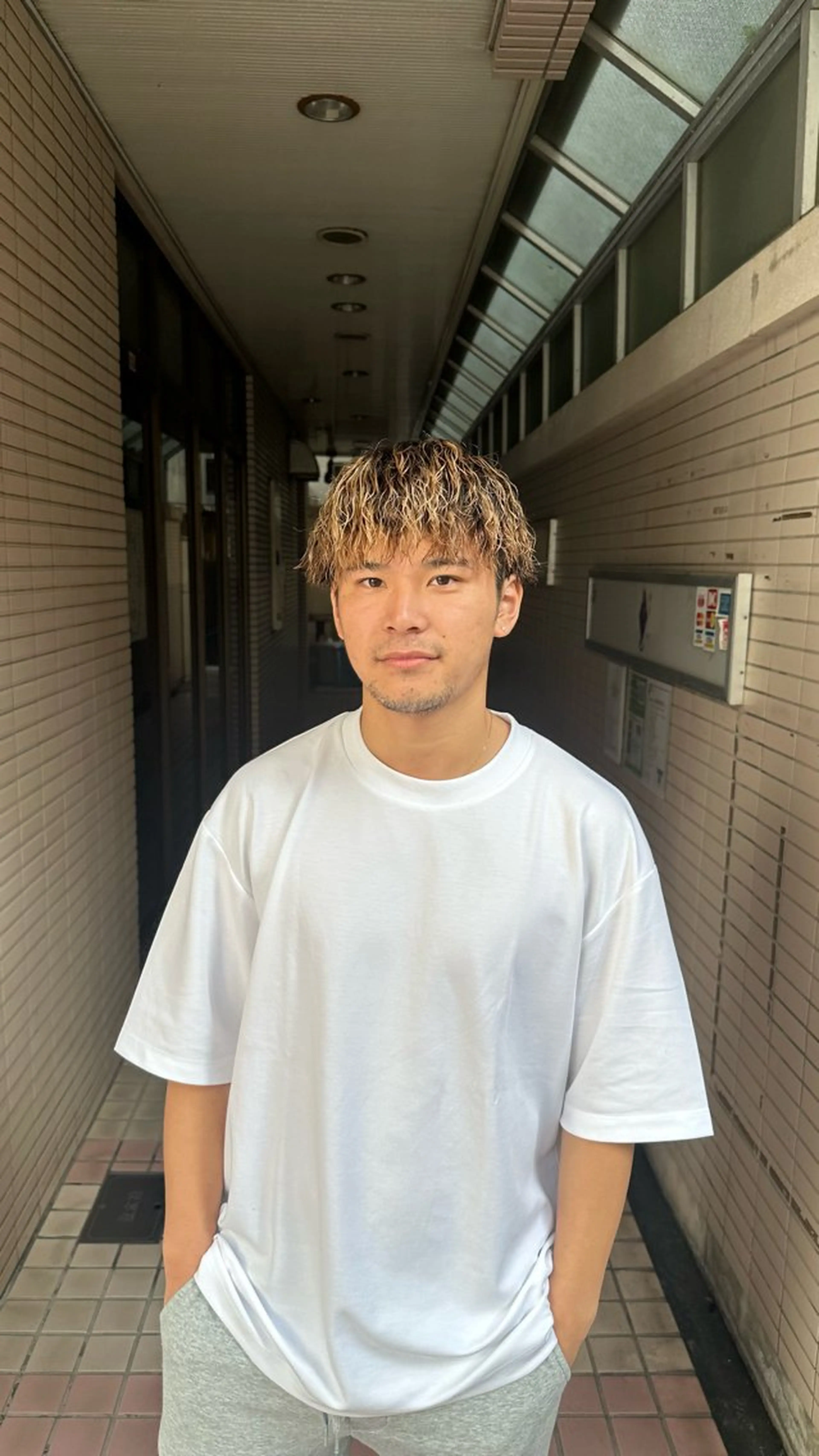 セミロング パーマ メンズ メンズブリーチ メンズパーマ セミロングパーマ パーマ職人 渡邊　優雅のヘアスタイル