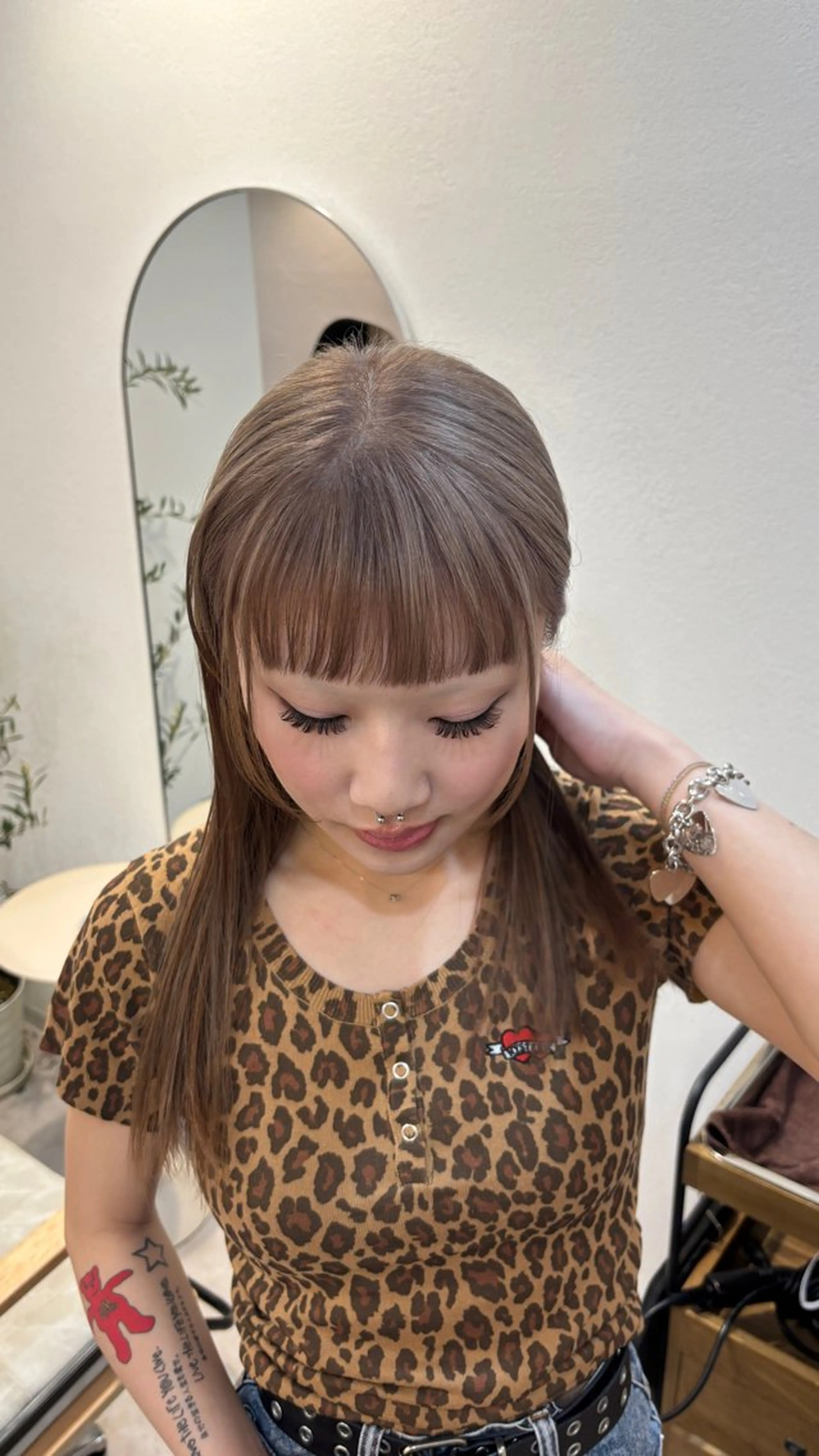 ロング カラー ベージュカラー ブリーチ ハイトーンカラー ヘアカラー Ｆ.まひろ🎀 暖色カラー／ベージュのヘアスタイル