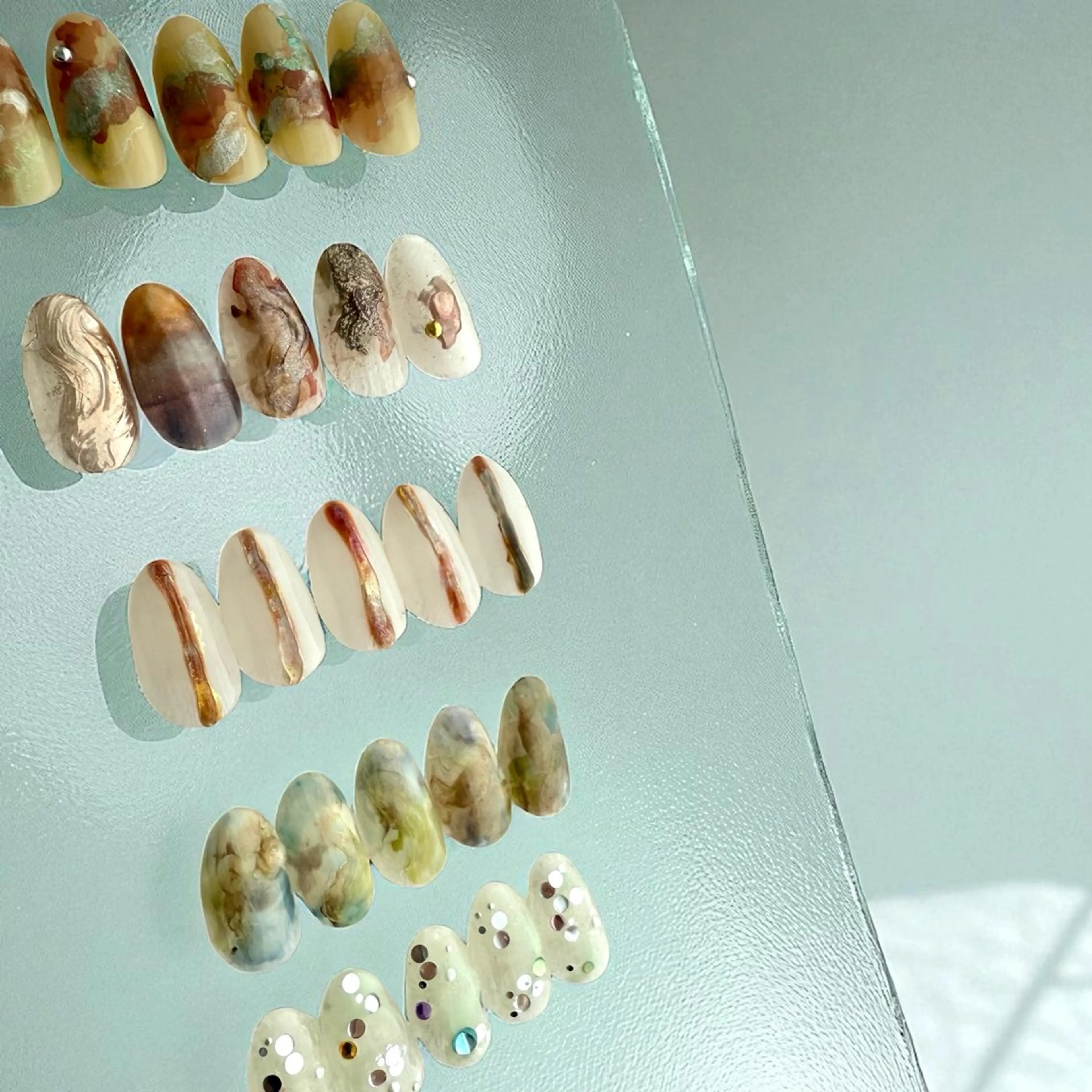 ネイル ジェルネイル ハードジェル ハンドネイル ハンドケア nail salon　Natural Cure所属・平井 彩香のネイルデザイン