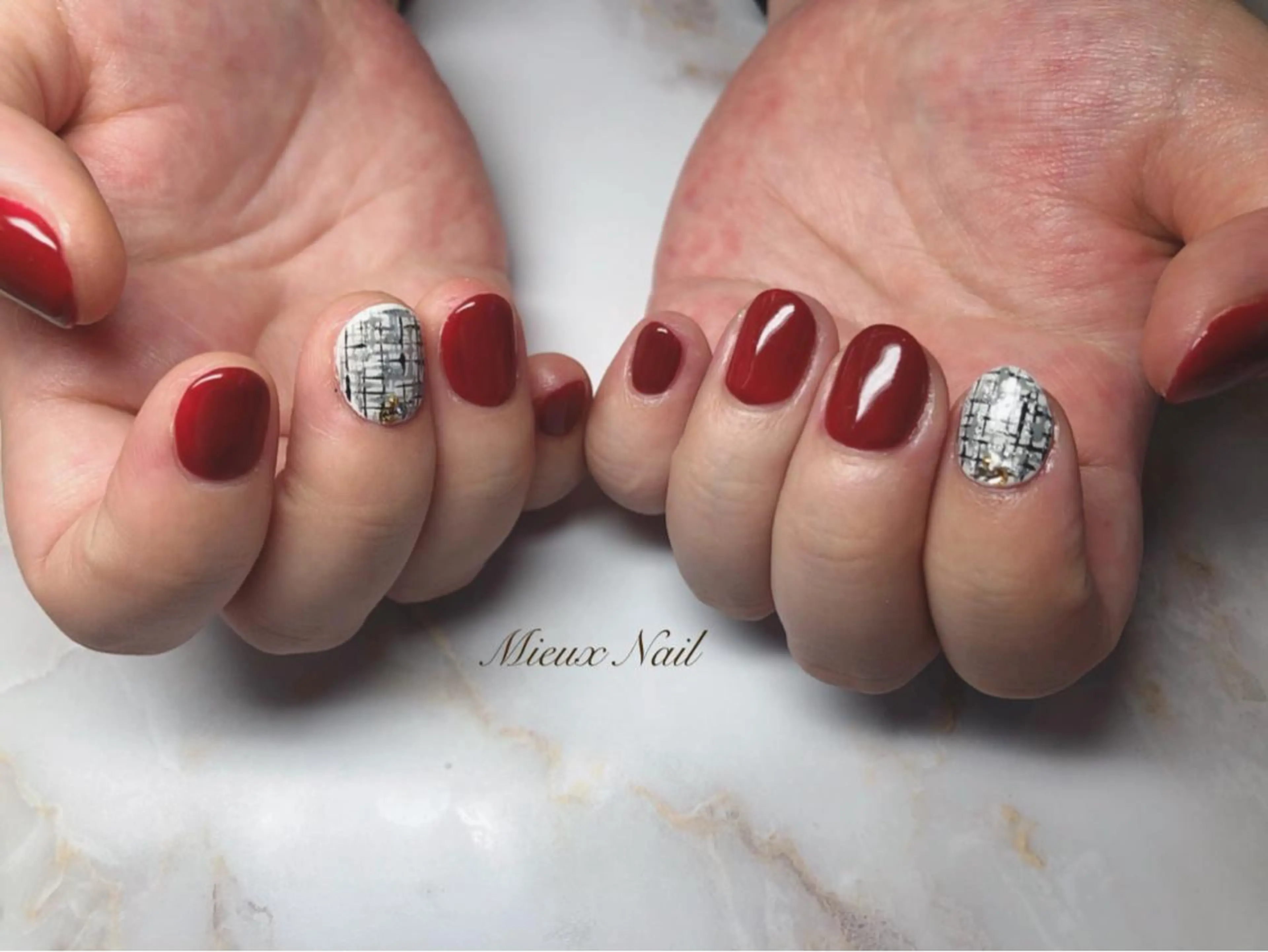 ネイル ボルドー オフィスネイル ワンカラーネイル シンプルネイル ツイードネイル 市川 麻衣子のネイルデザイン