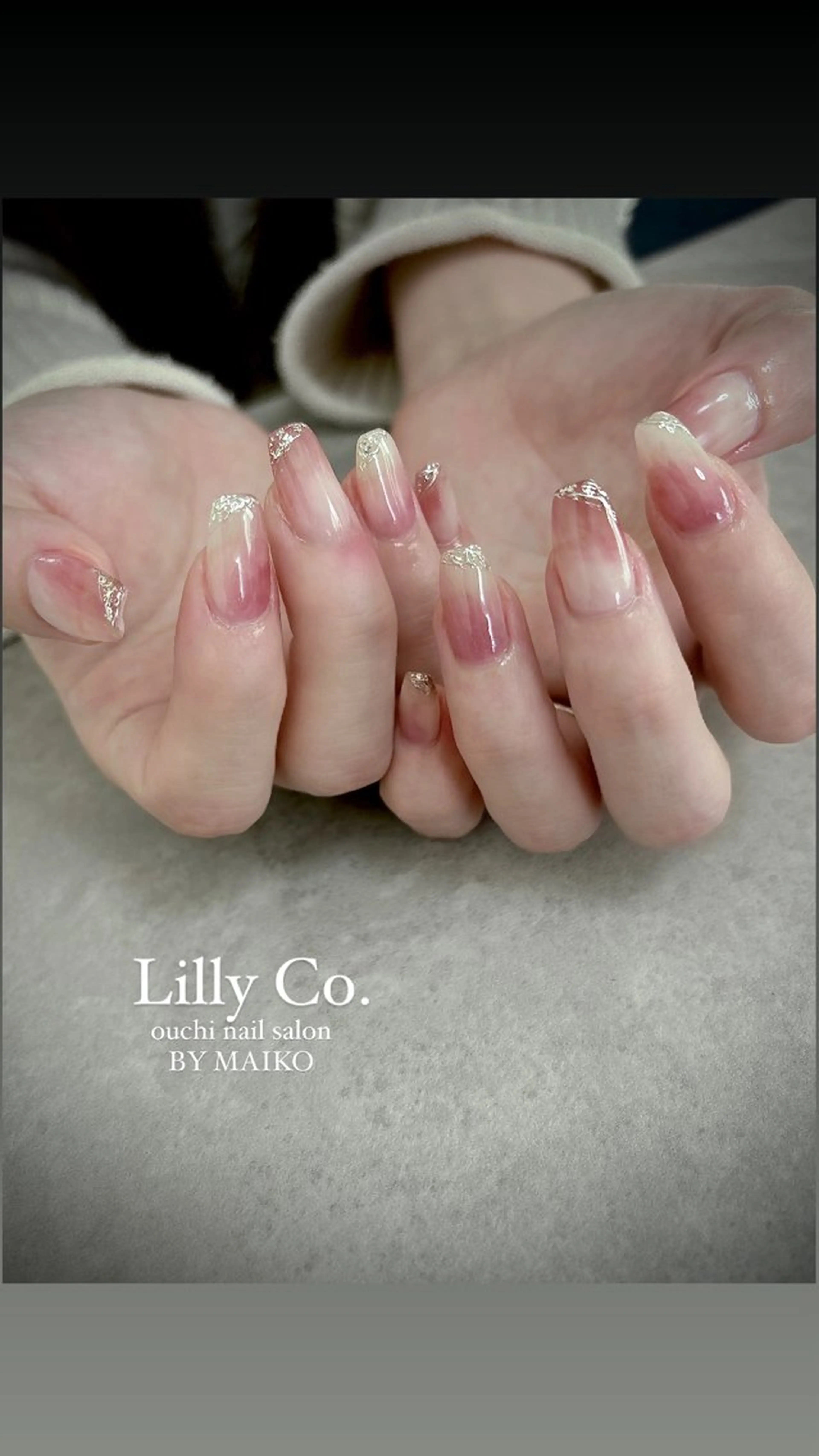 ネイル キラキラネイル ラメ(グリッター) ミラーネイル ニュアンスネイル シルバー ハンドネイル ハンドケア Lilly Co.のネイルデザイン
