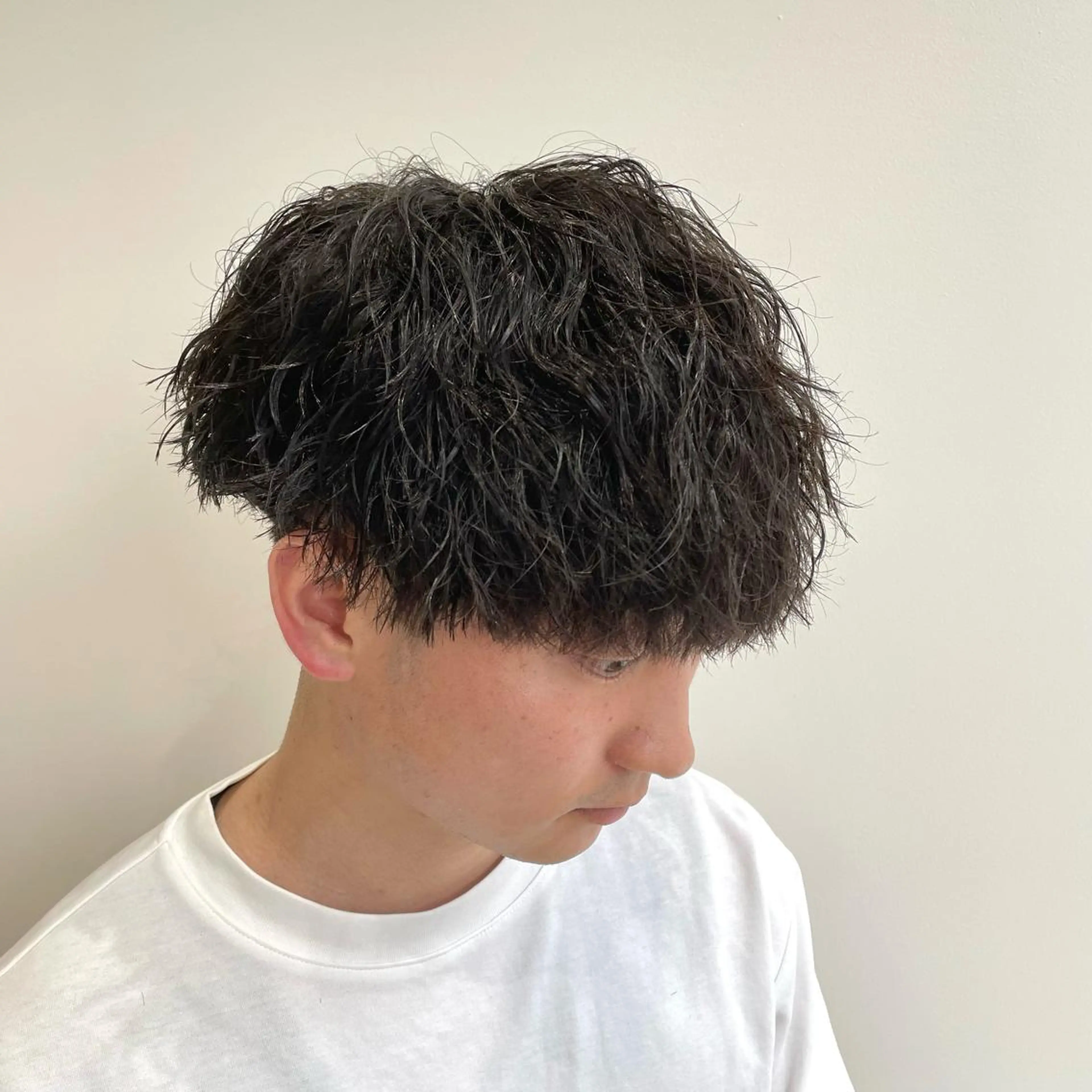 ミディアム パーマ メンズ カット パーマ 🔥縦落ちツイスパ 🔥鈴木健紀のヘアスタイル