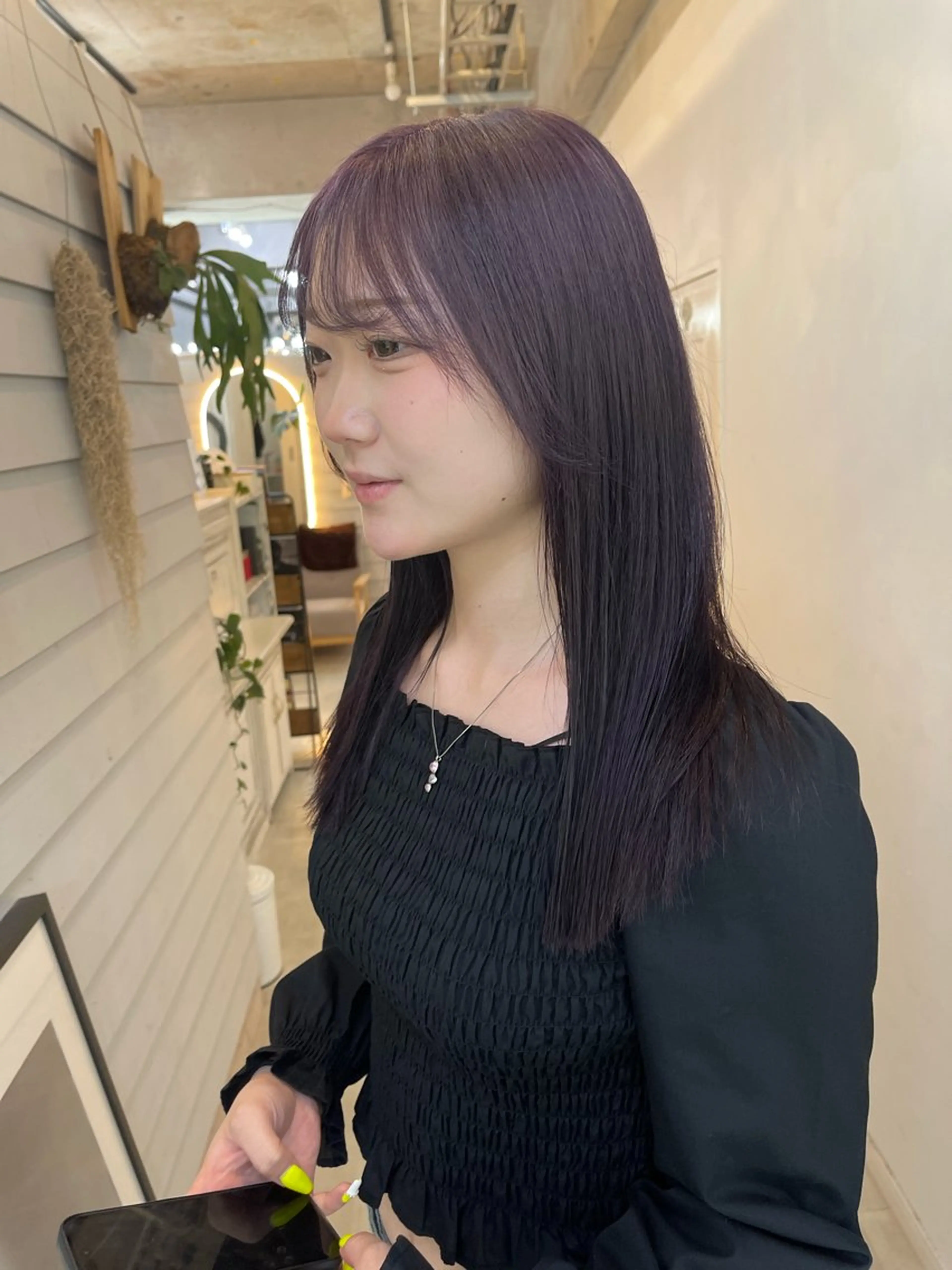 セミロング カラー ディープパープル パープルカラー TATSUブリーチ/ ミルクティーベージュのヘアスタイル