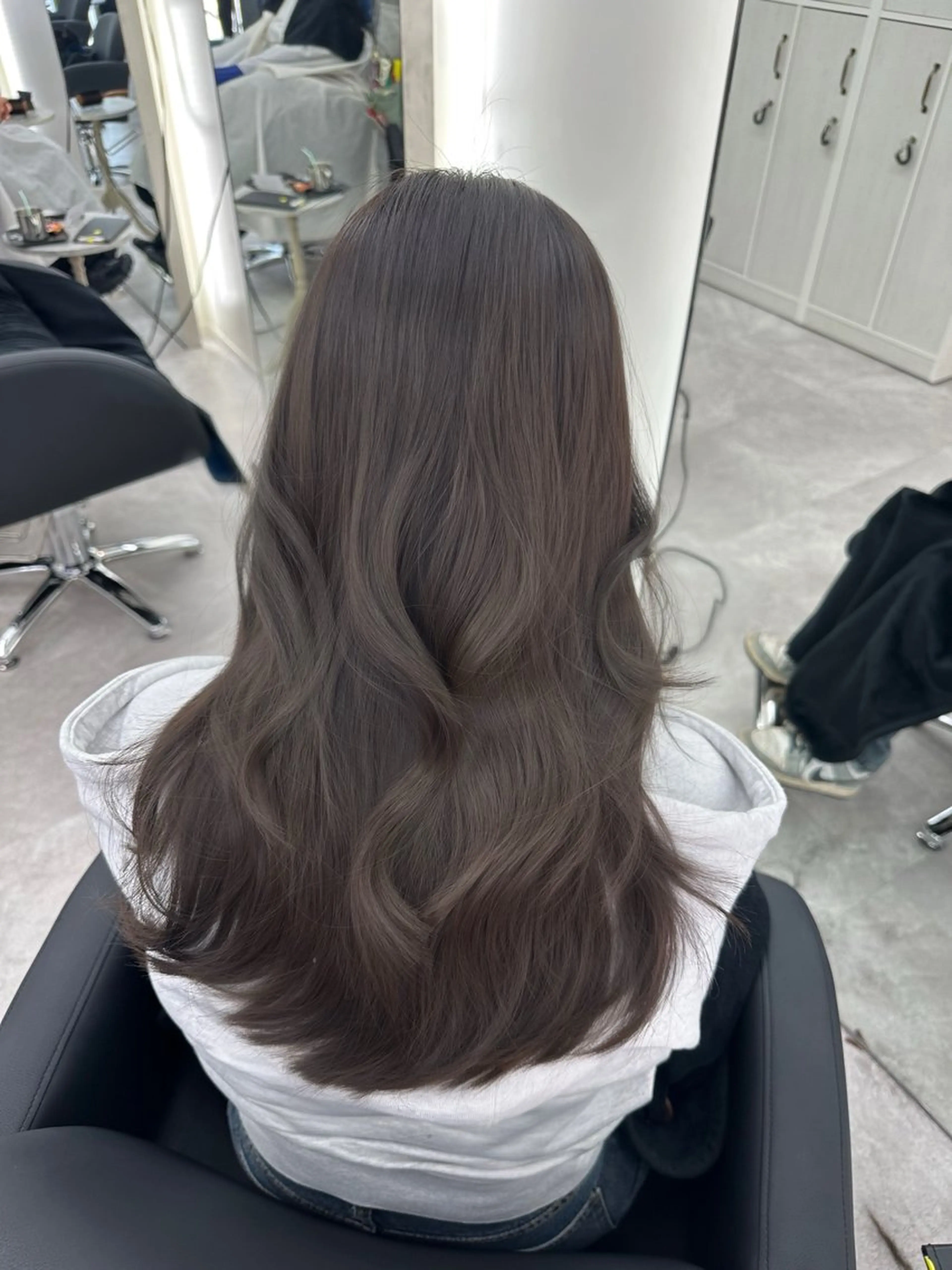 ロング カラー ブリーチ ダブルカラー グレージュ ブリーチなしカラー 顔まわりレイヤー カット ヘアカラー なんば/透明感カラー 韓国ヘア/田之上千尋のヘアスタイル