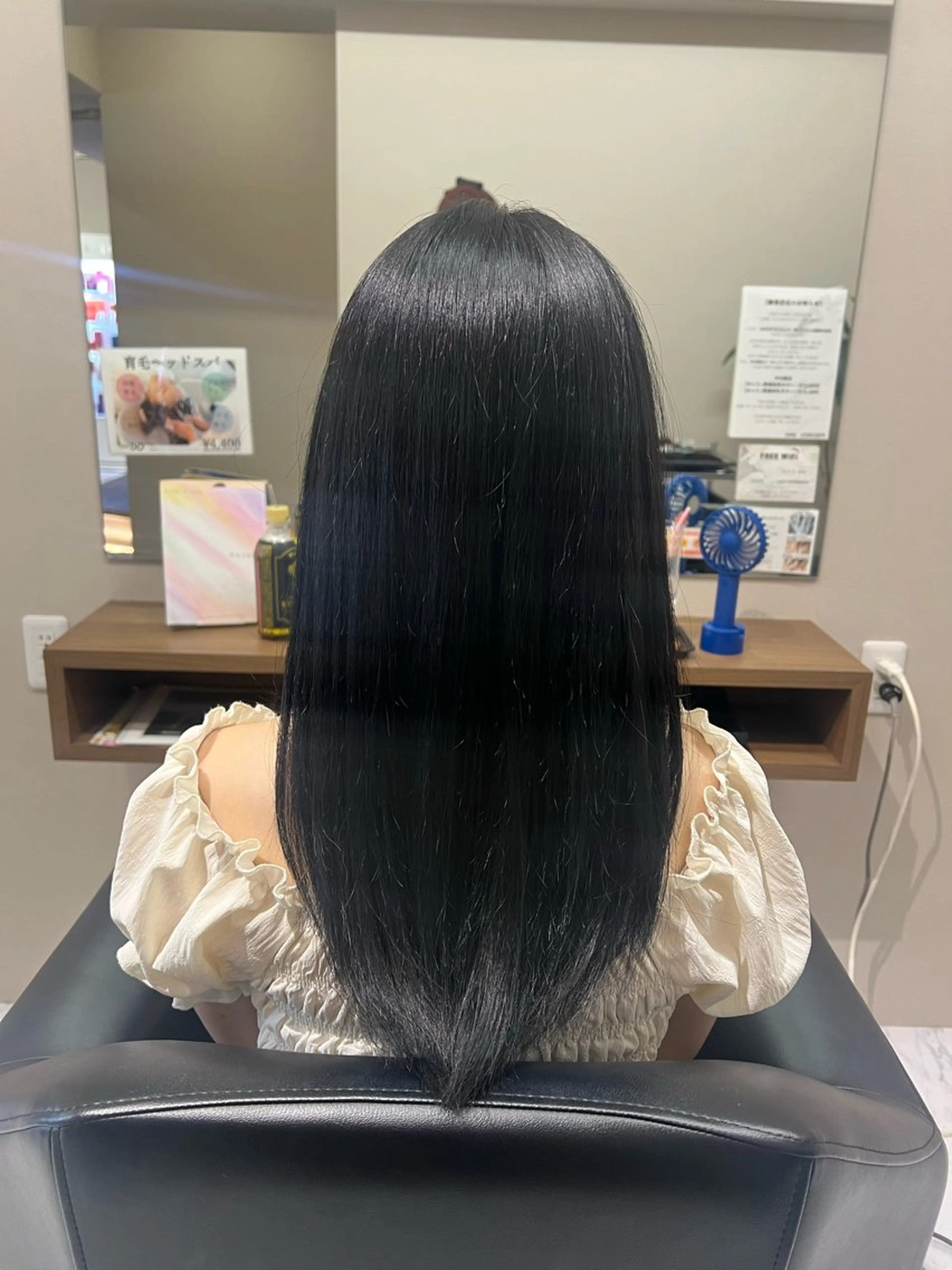 セミロング カラー 黒髪 透明感カラー ヘアカラー ONE CONCEPT【ワンコンセプト】所属・飯味 華菜のヘアスタイル